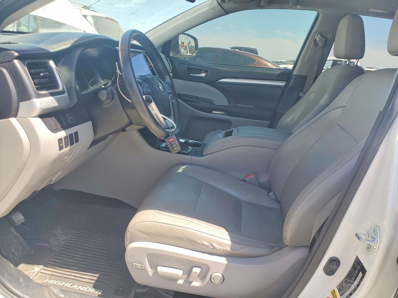 2015 Toyota Highlander Xle White vin: 5TDJKRFH7FS171009