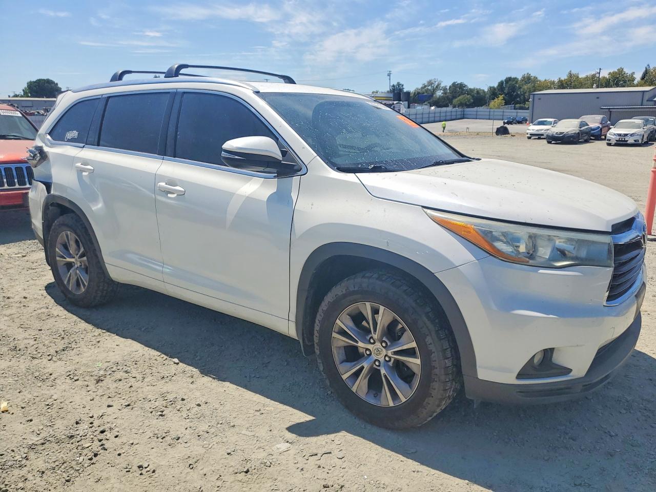 2015 Toyota Highlander Xle White vin: 5TDJKRFH7FS171009