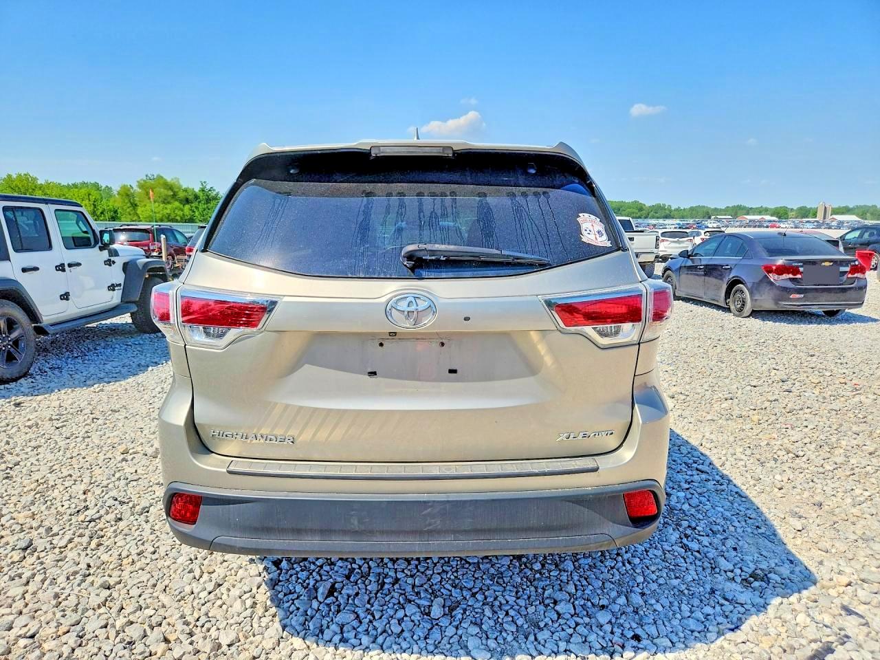 2015 Toyota Highlander Xle Beige vin: 5TDJKRFH7FS183757