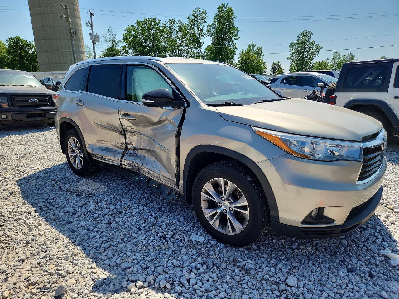 2015 Toyota Highlander Xle Beige vin: 5TDJKRFH7FS183757