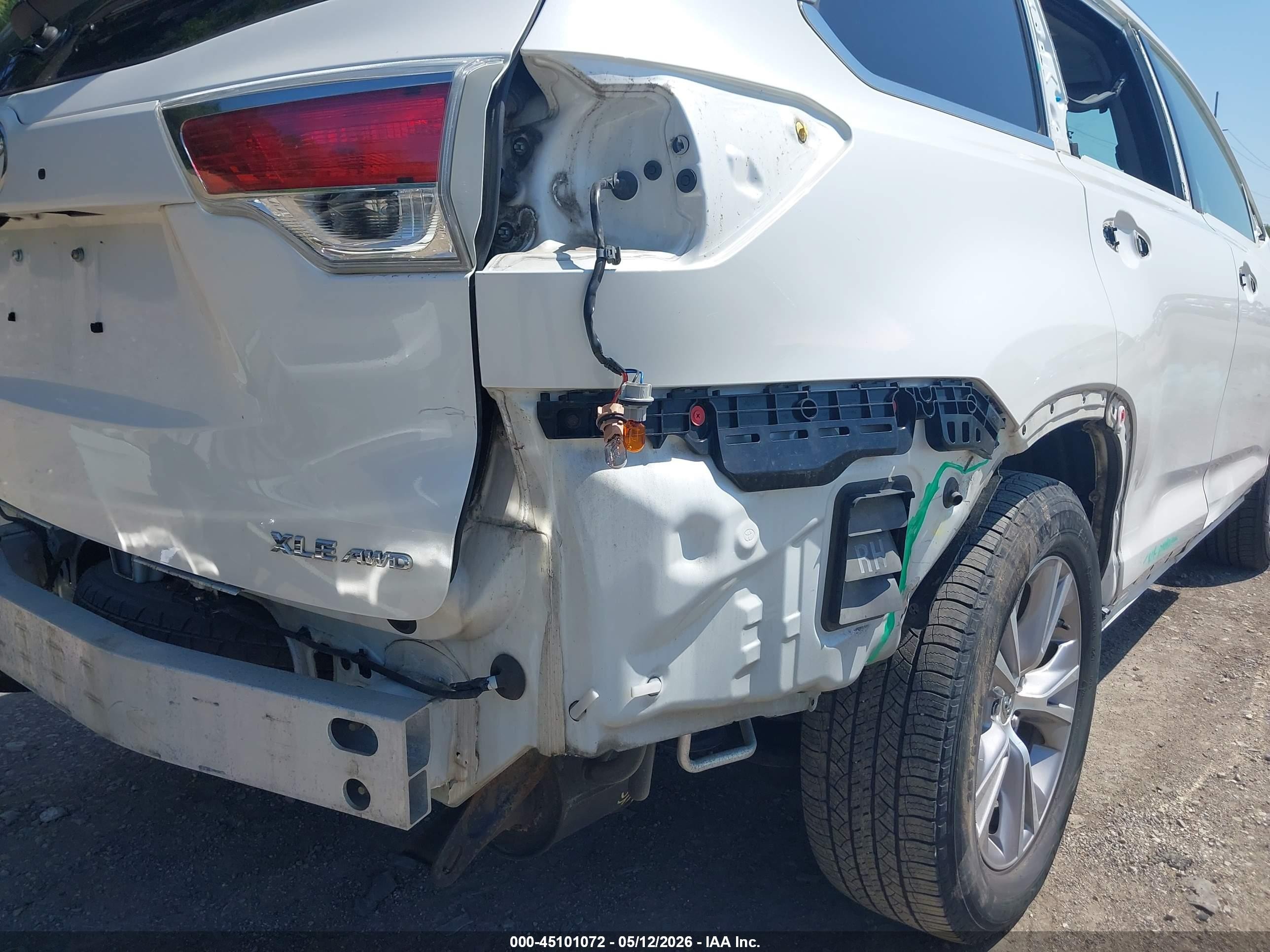 2015 Toyota Highlander Xle V6 White vin: 5TDJKRFH7FS183970