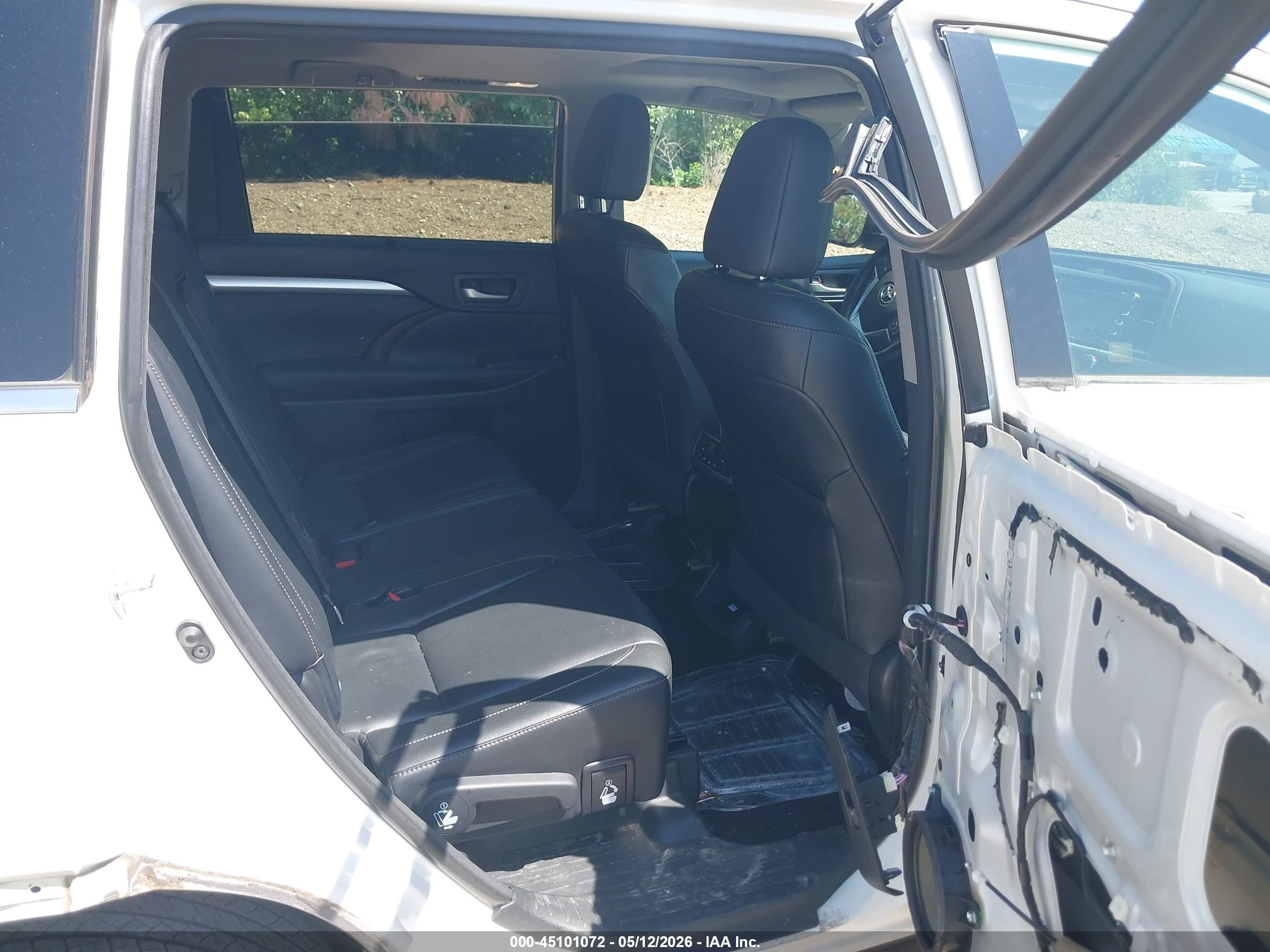 2015 Toyota Highlander Xle V6 White vin: 5TDJKRFH7FS183970