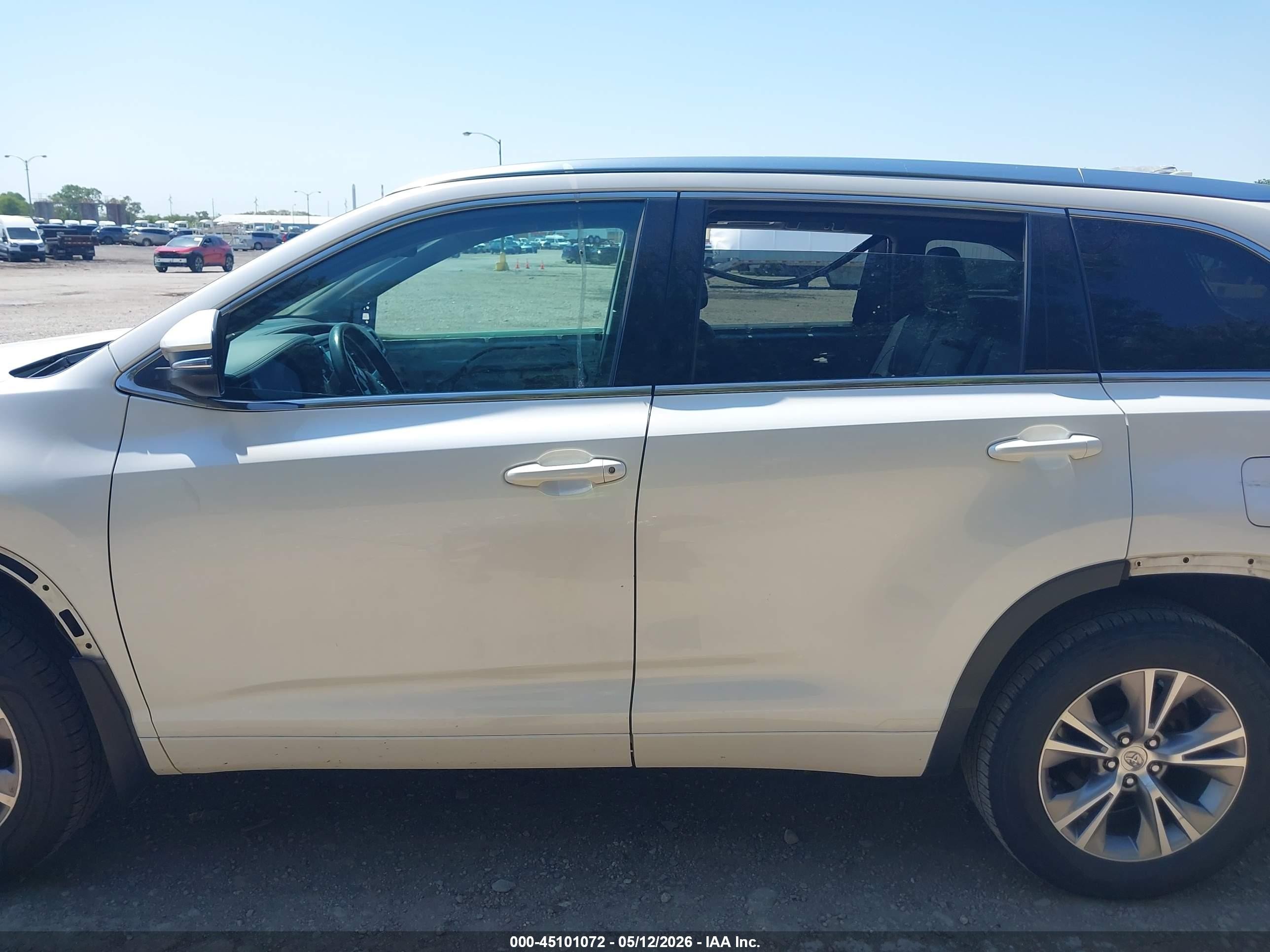 2015 Toyota Highlander Xle V6 White vin: 5TDJKRFH7FS183970