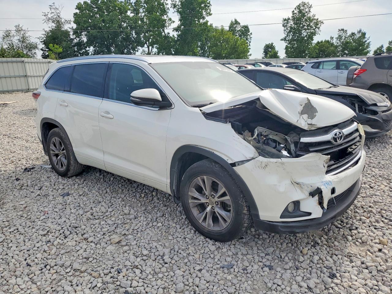 2015 Toyota Highlander Xle White vin: 5TDJKRFH7FS185086