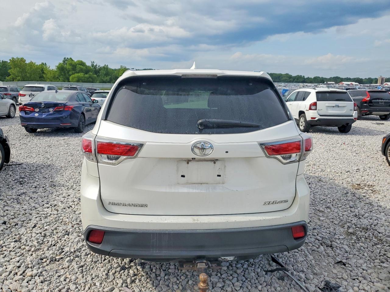 2015 Toyota Highlander Xle White vin: 5TDJKRFH7FS185086