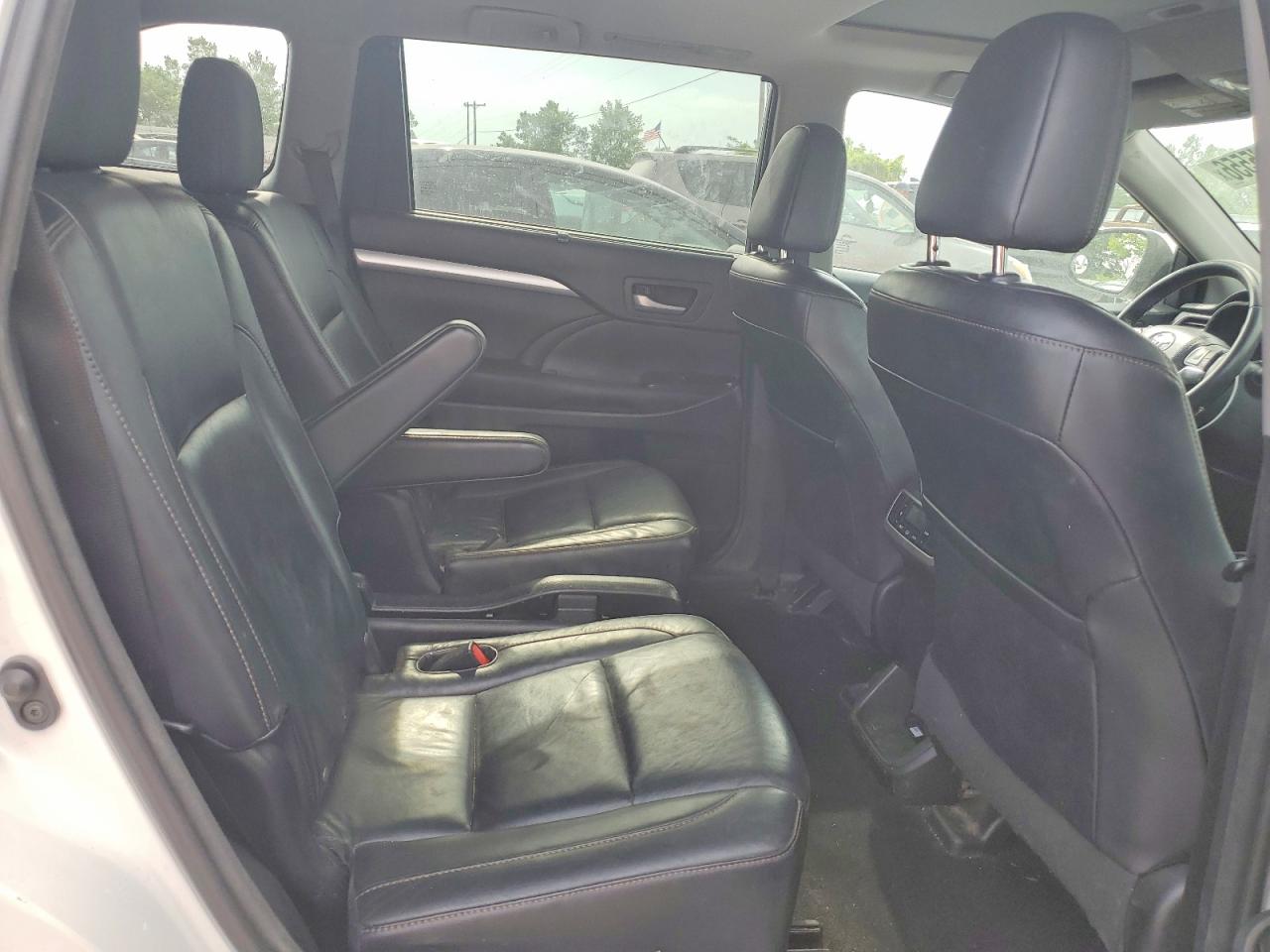 2015 Toyota Highlander Xle White vin: 5TDJKRFH7FS185086