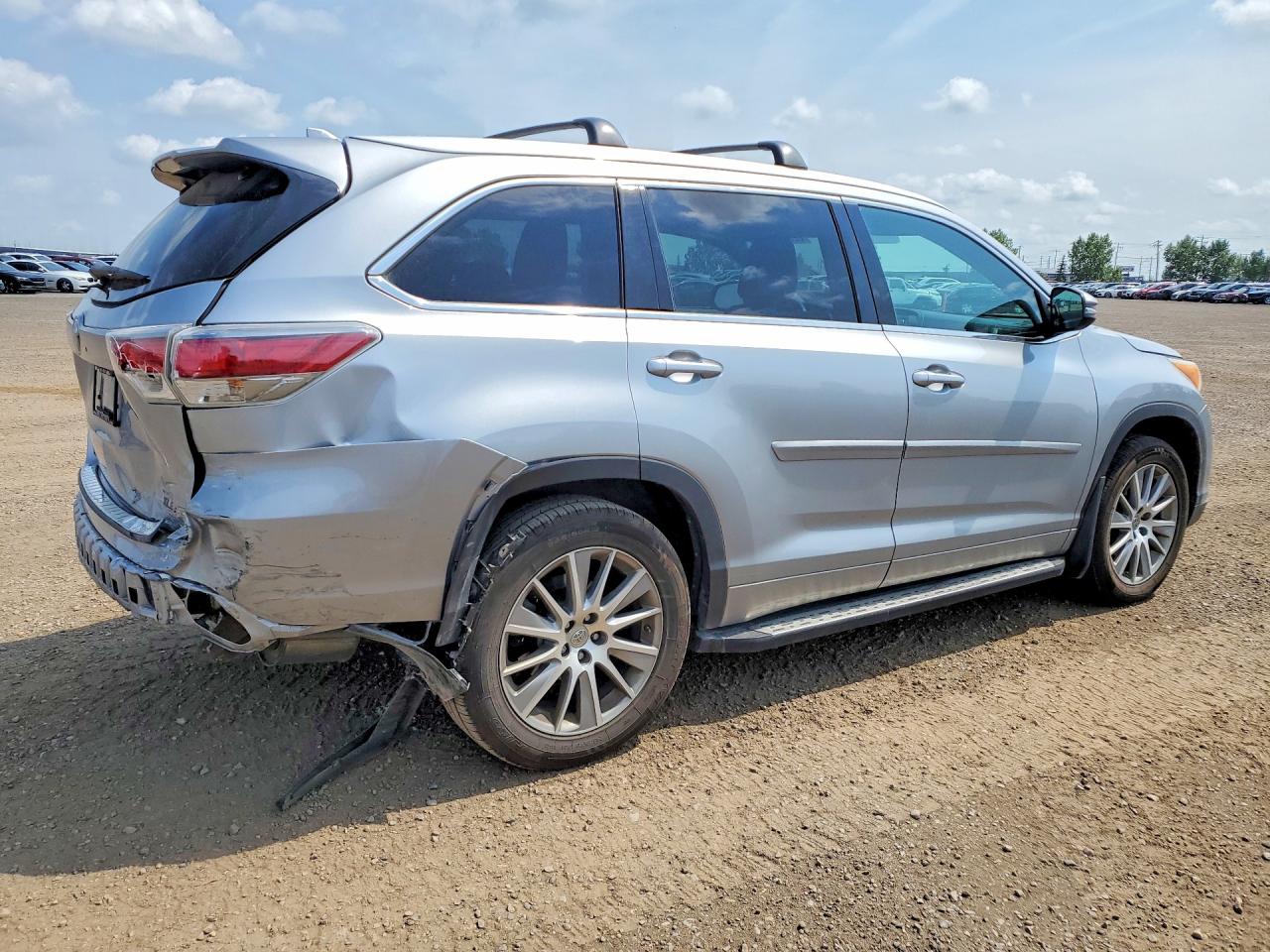 2015 Toyota Highlander Xle Silver vin: 5TDJKRFH7FS188750
