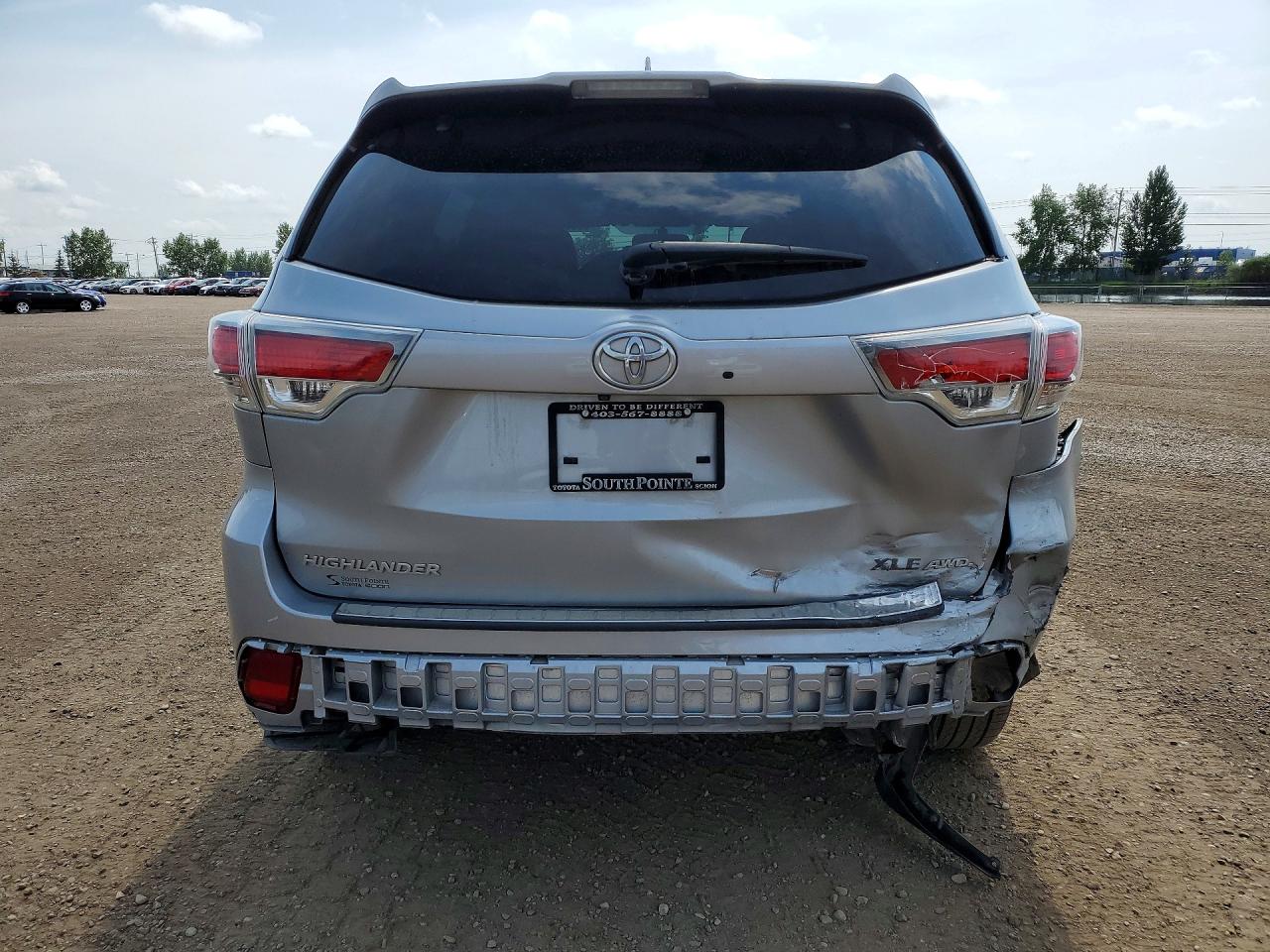 2015 Toyota Highlander Xle Silver vin: 5TDJKRFH7FS188750