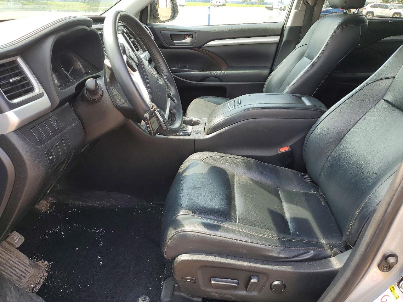 2015 Toyota Highlander Xle Silver vin: 5TDJKRFH7FS188750