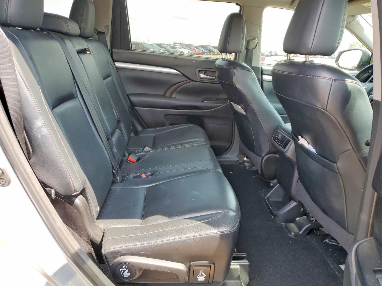2015 Toyota Highlander Xle Silver vin: 5TDJKRFH7FS188750