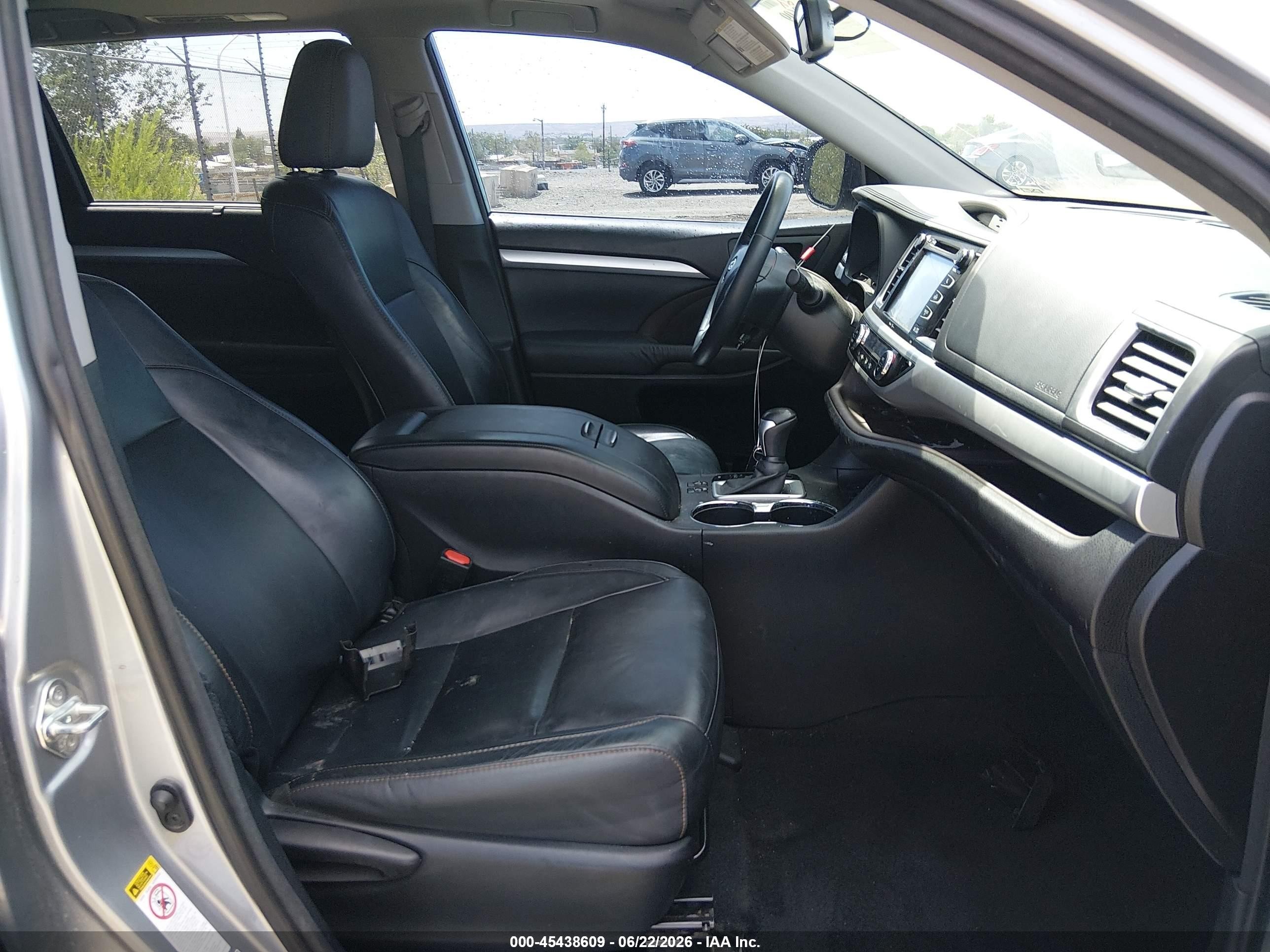 2015 Toyota Highlander Xle V6 Silver vin: 5TDJKRFH7FS197223