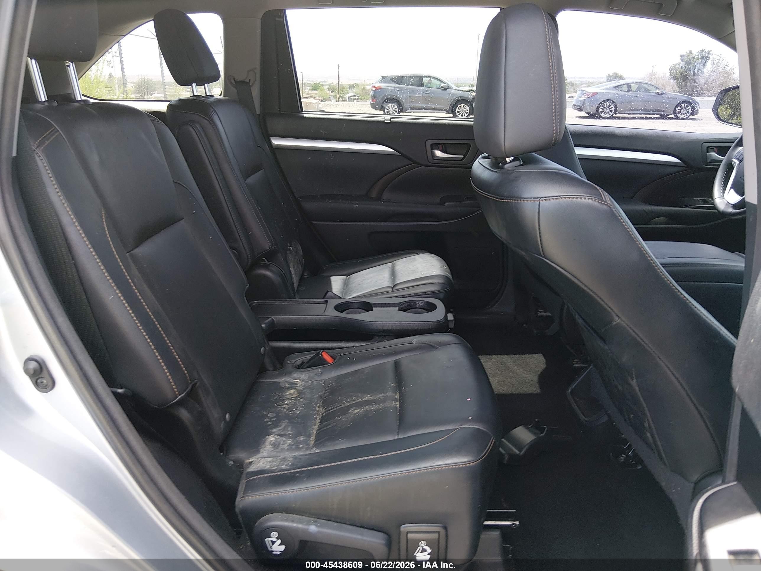 2015 Toyota Highlander Xle V6 Silver vin: 5TDJKRFH7FS197223