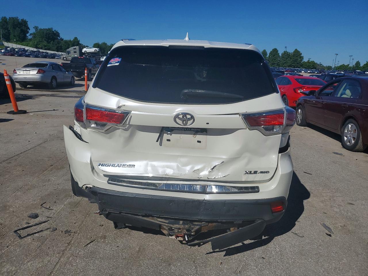 2014 Toyota Highlander Xle White vin: 5TDJKRFH8ES033915