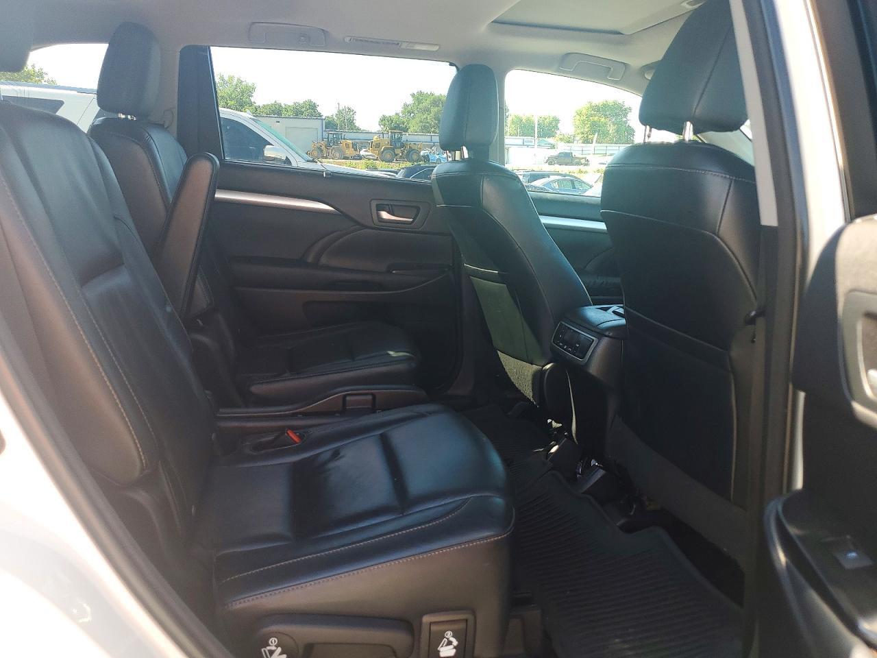 2014 Toyota Highlander Xle White vin: 5TDJKRFH8ES033915
