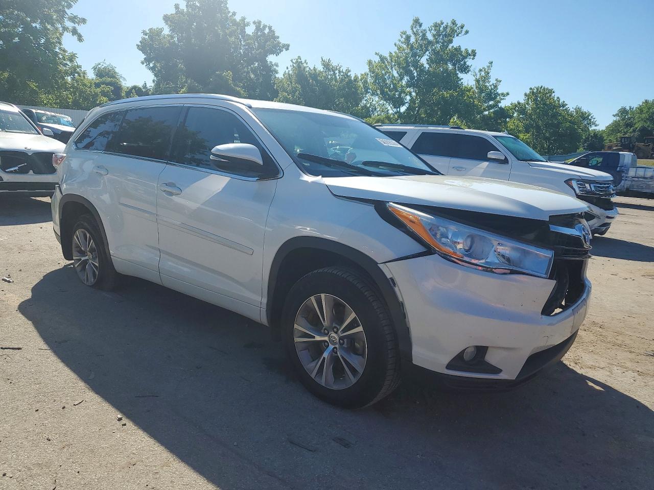 2014 Toyota Highlander Xle White vin: 5TDJKRFH8ES033915