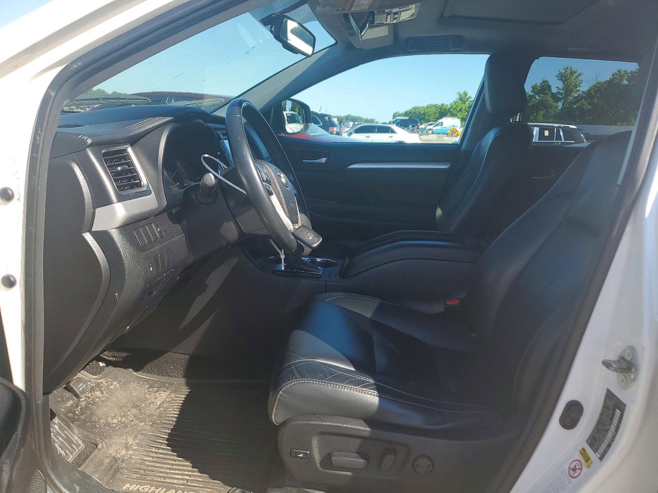 2014 Toyota Highlander Xle White vin: 5TDJKRFH8ES033915