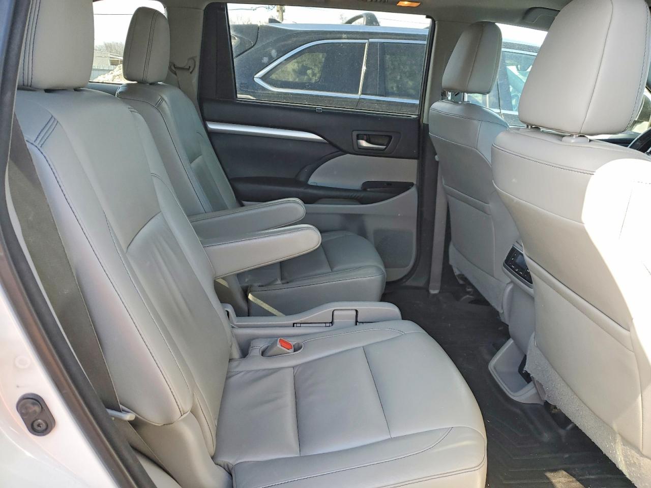 2014 Toyota Highlander Xle Белый vin: 5TDJKRFH8ES044817