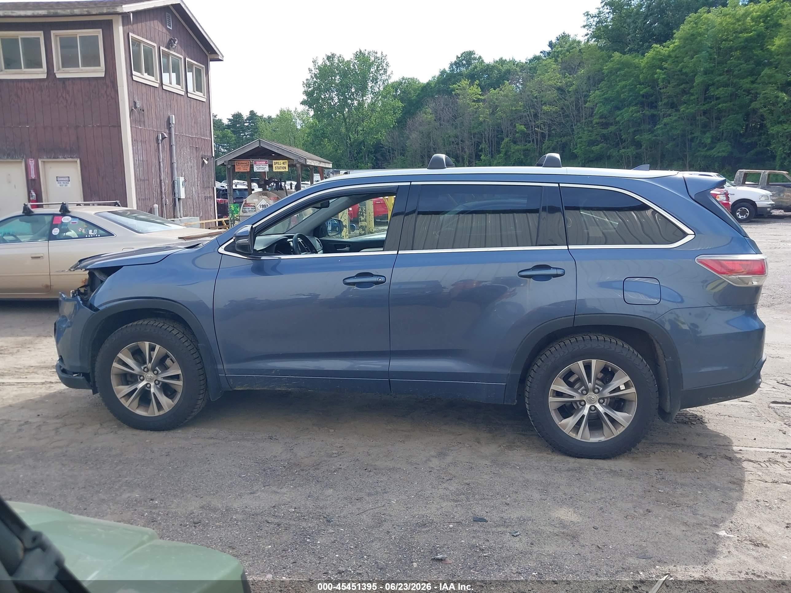2015 Toyota Highlander Xle V6 Blue vin: 5TDJKRFH8FS102622