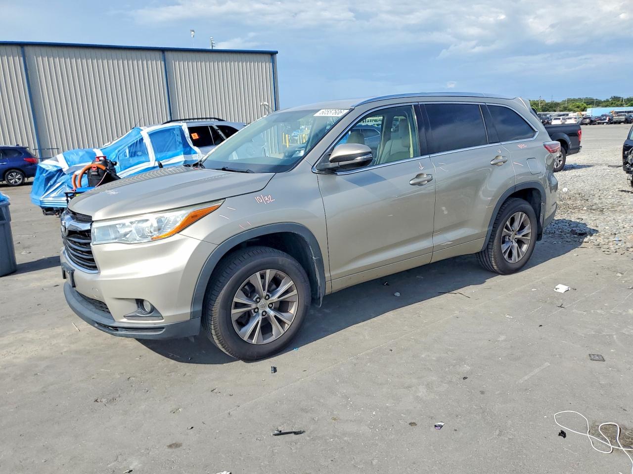 2015 Toyota Highlander Xle Gold vin: 5TDJKRFH8FS112213