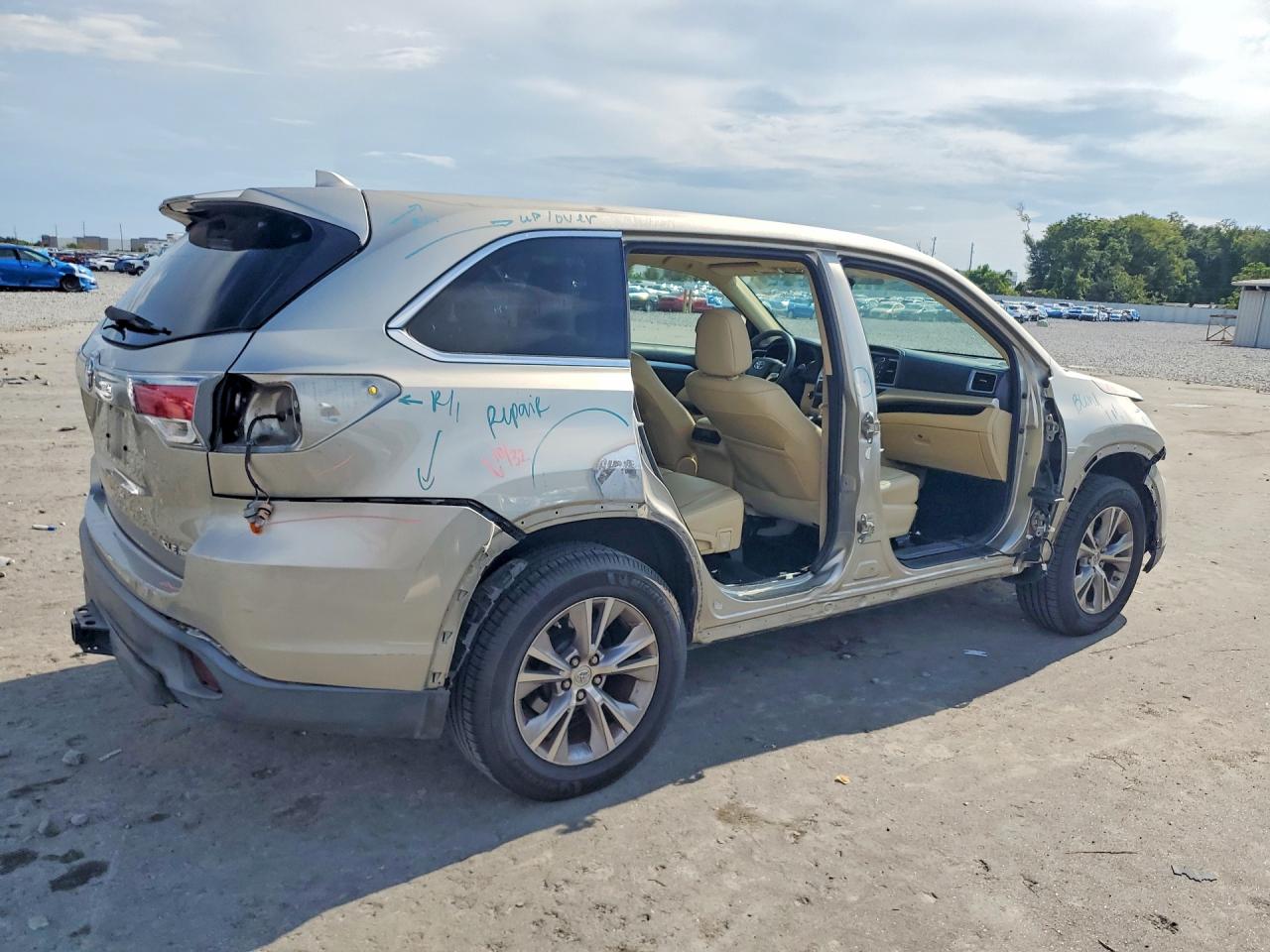 2015 Toyota Highlander Xle Gold vin: 5TDJKRFH8FS112213