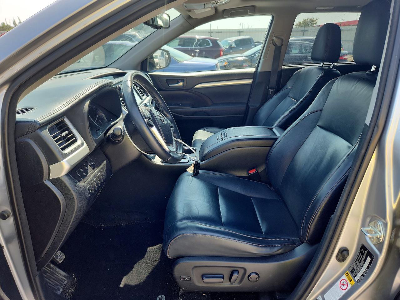 2015 Toyota Highlander Xle Silver vin: 5TDJKRFH8FS127956