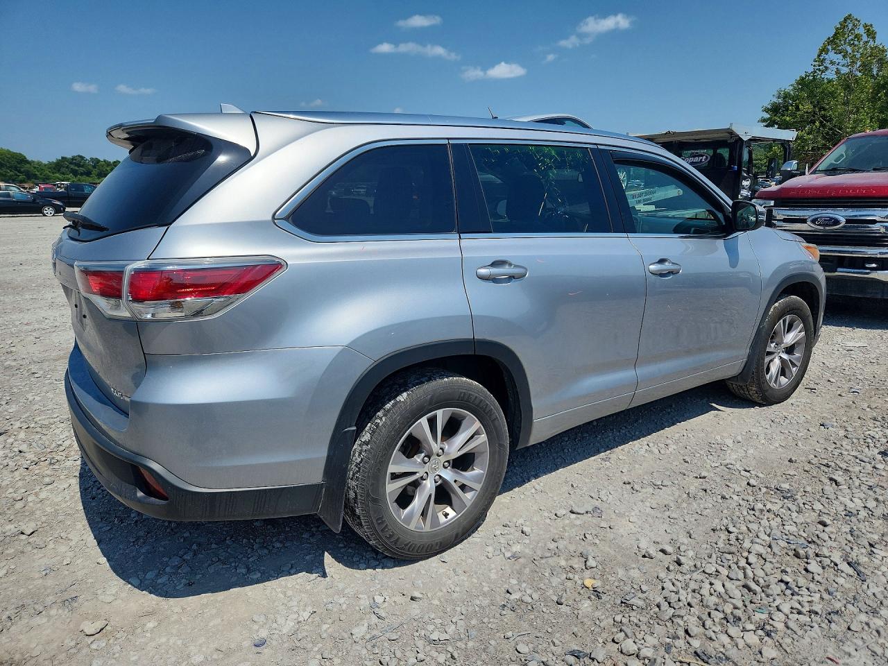 2015 Toyota Highlander Xle Silver vin: 5TDJKRFH8FS127956