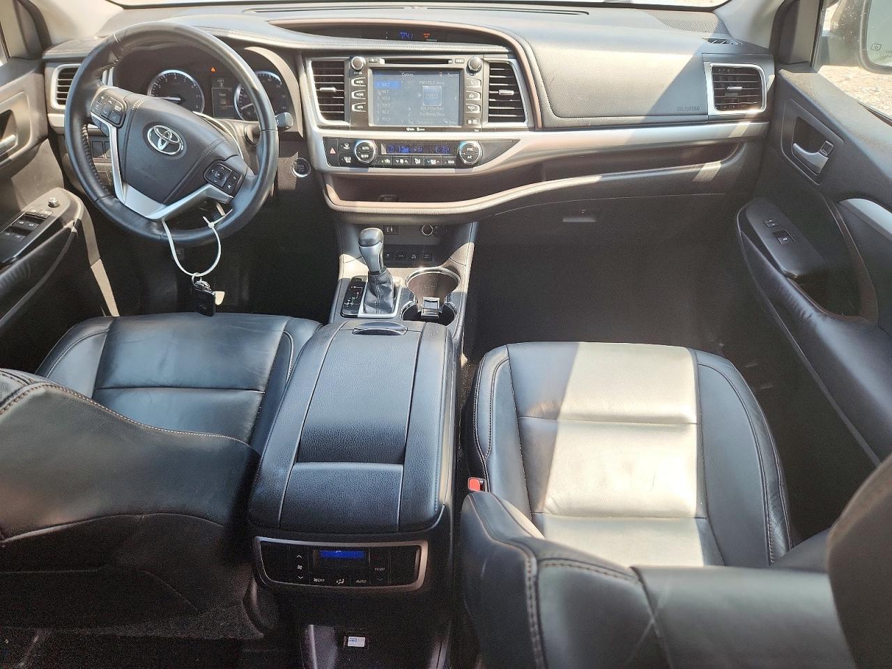 2015 Toyota Highlander Xle Silver vin: 5TDJKRFH8FS127956