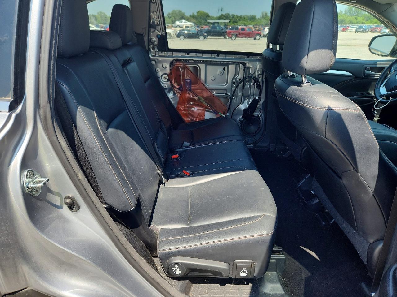 2015 Toyota Highlander Xle Silver vin: 5TDJKRFH8FS127956