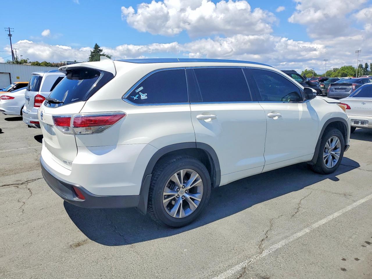 2015 Toyota Highlander Xle White vin: 5TDJKRFH8FS193522