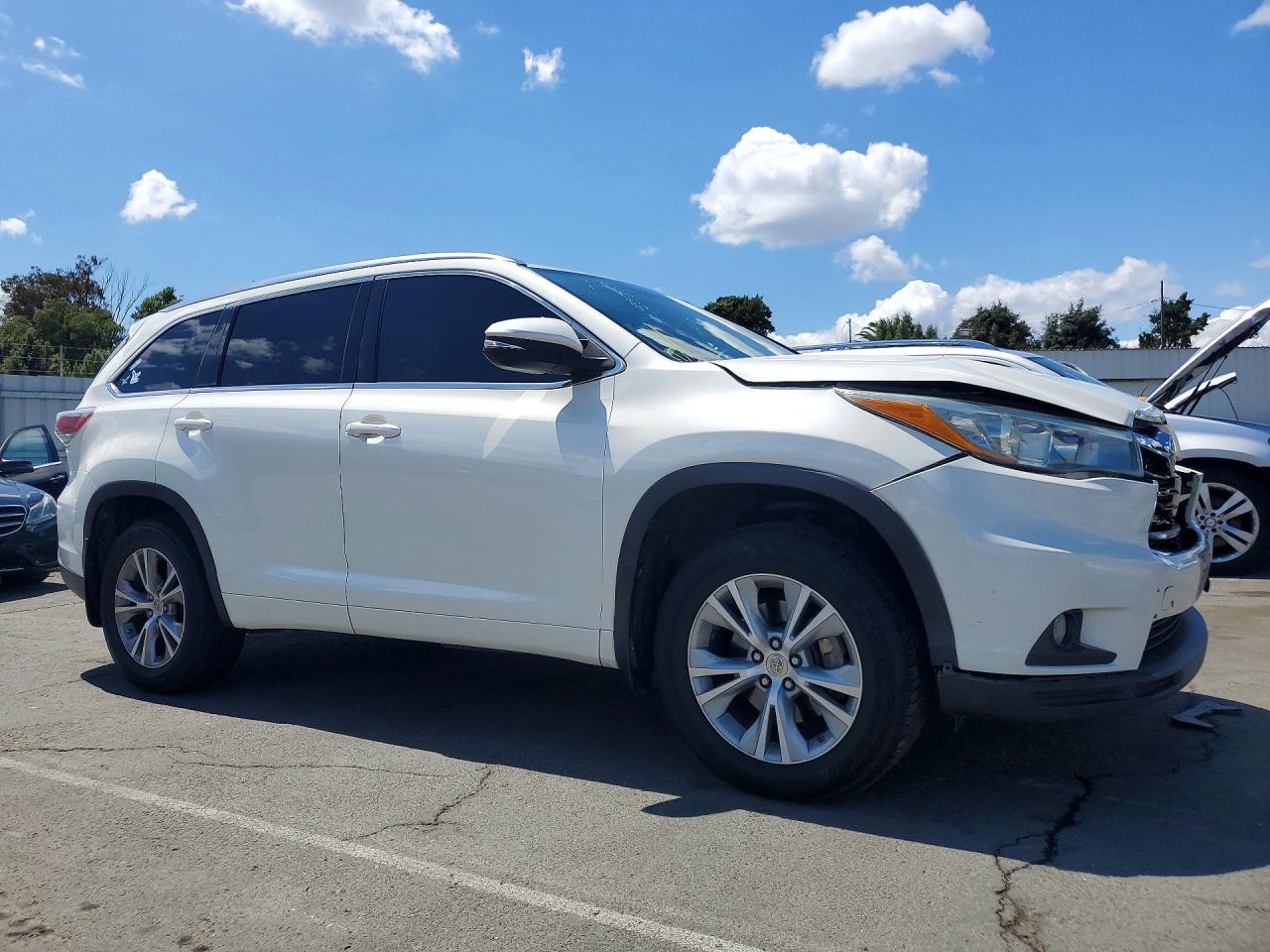 2015 Toyota Highlander Xle White vin: 5TDJKRFH8FS193522
