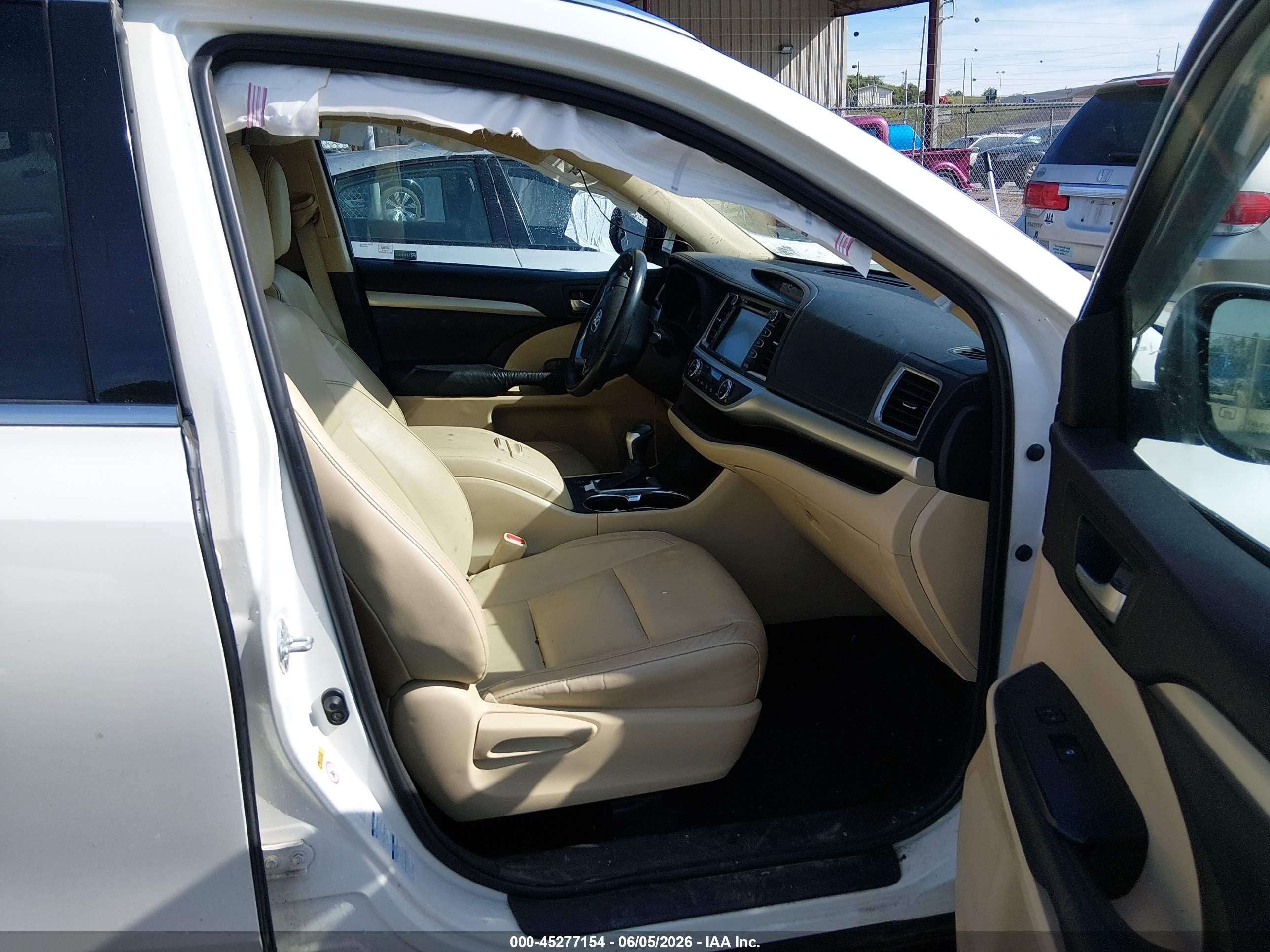 2015 Toyota Highlander Xle V6 White vin: 5TDJKRFH8FS207421
