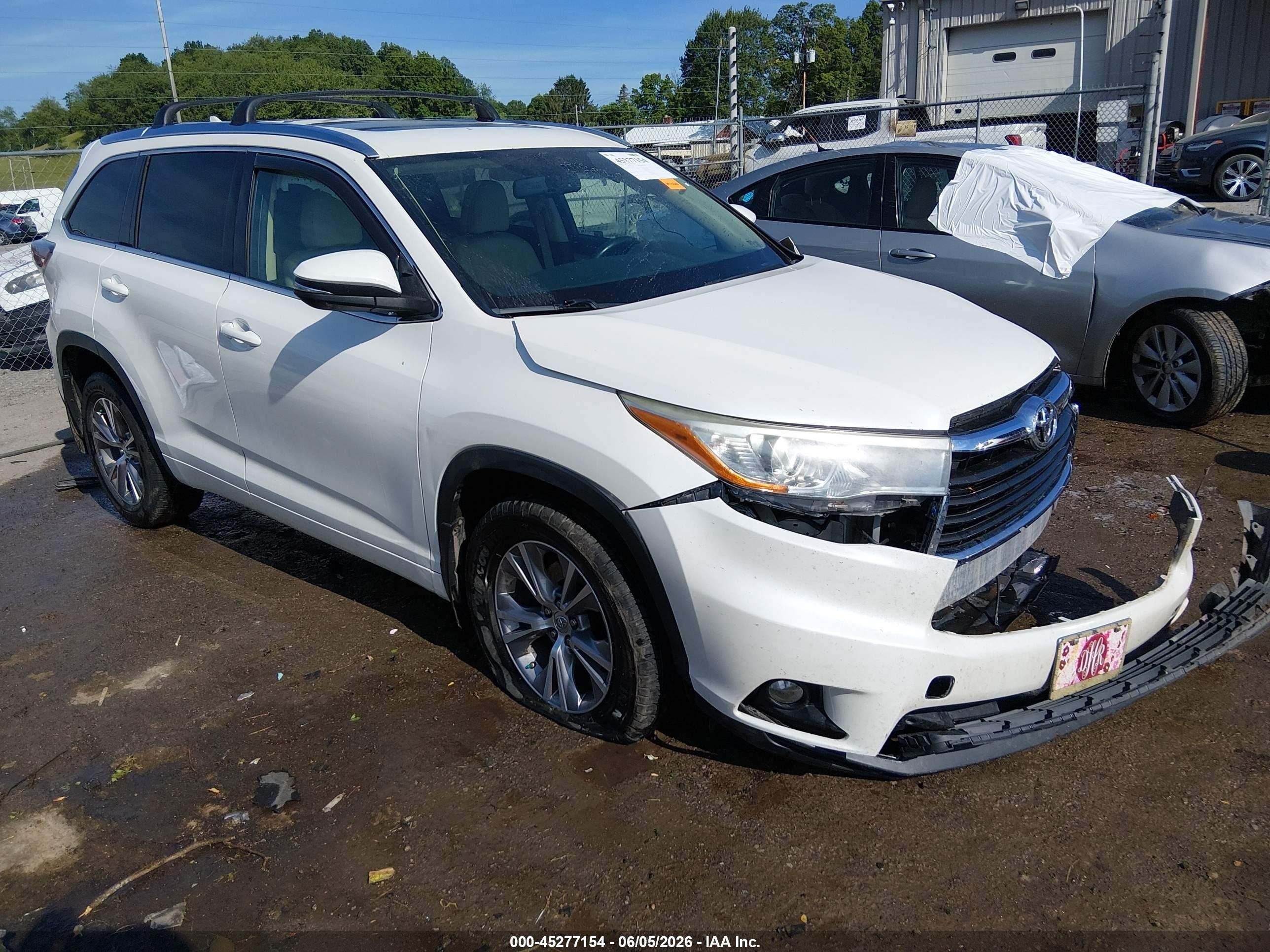 2015 Toyota Highlander Xle V6 White vin: 5TDJKRFH8FS207421