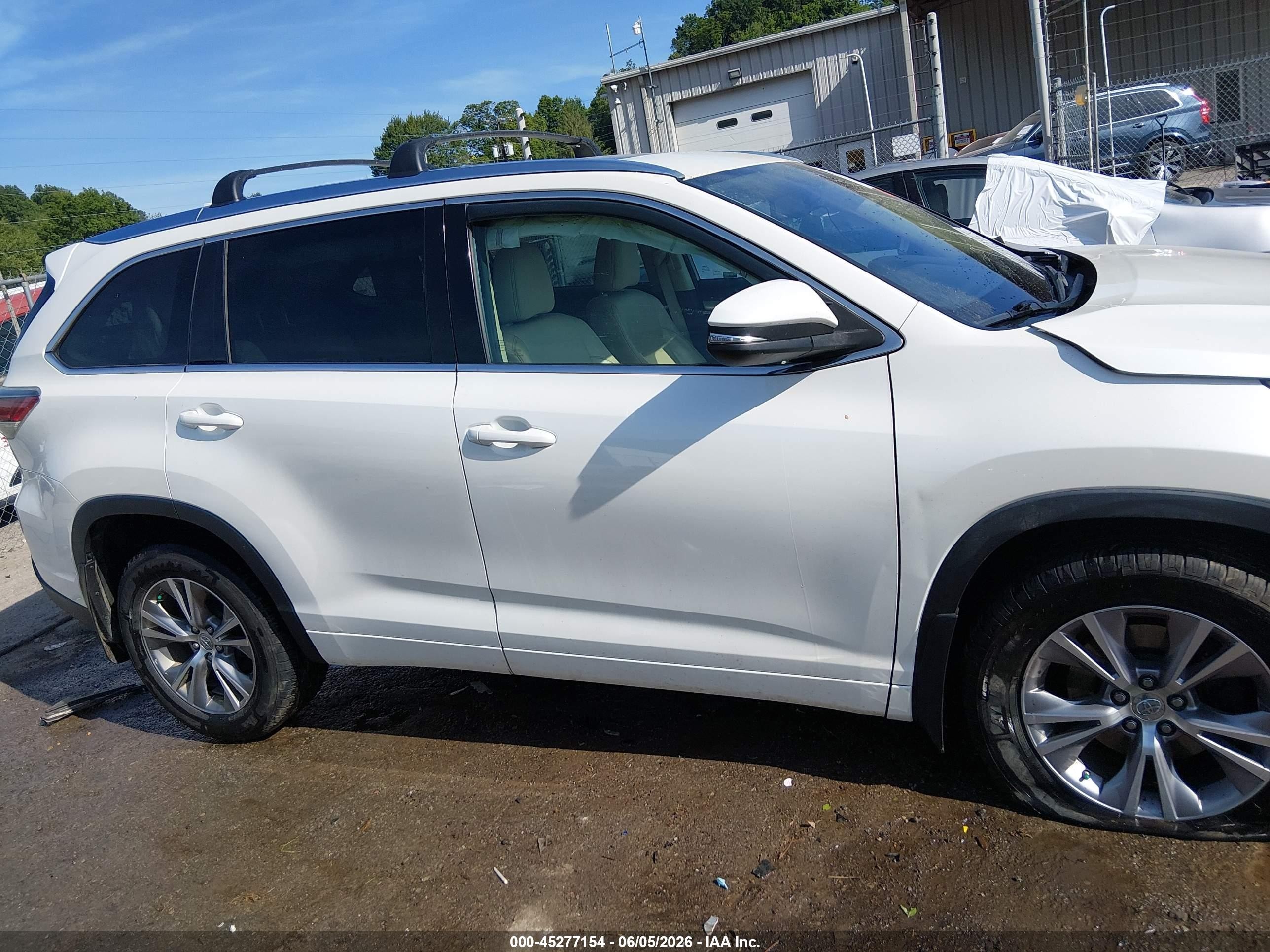 2015 Toyota Highlander Xle V6 White vin: 5TDJKRFH8FS207421