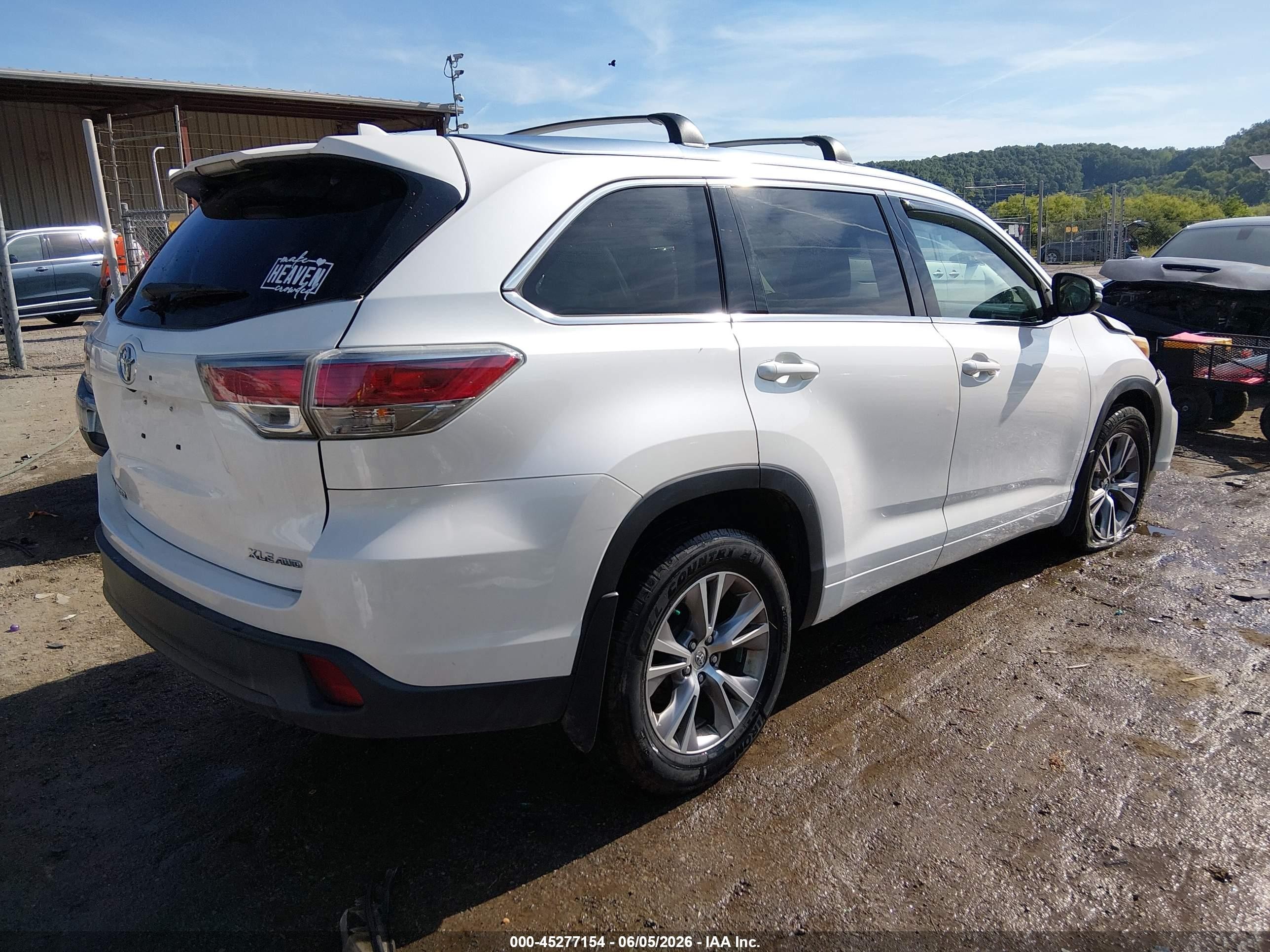 2015 Toyota Highlander Xle V6 White vin: 5TDJKRFH8FS207421