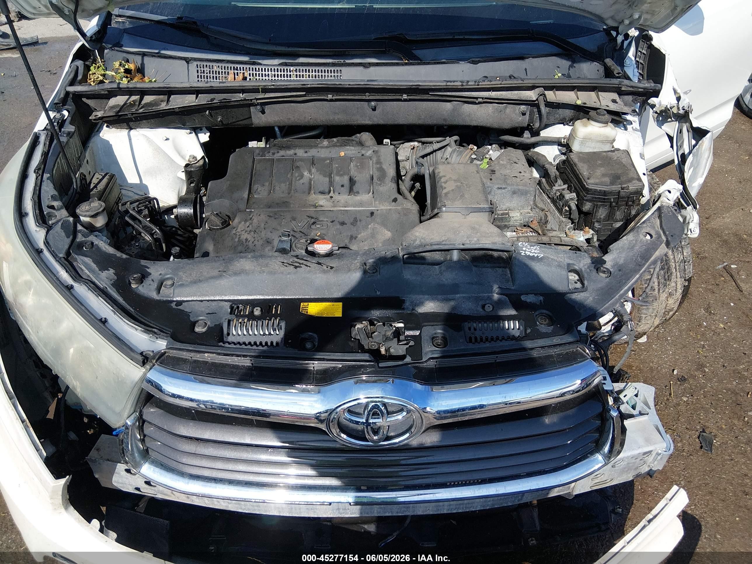 2015 Toyota Highlander Xle V6 White vin: 5TDJKRFH8FS207421