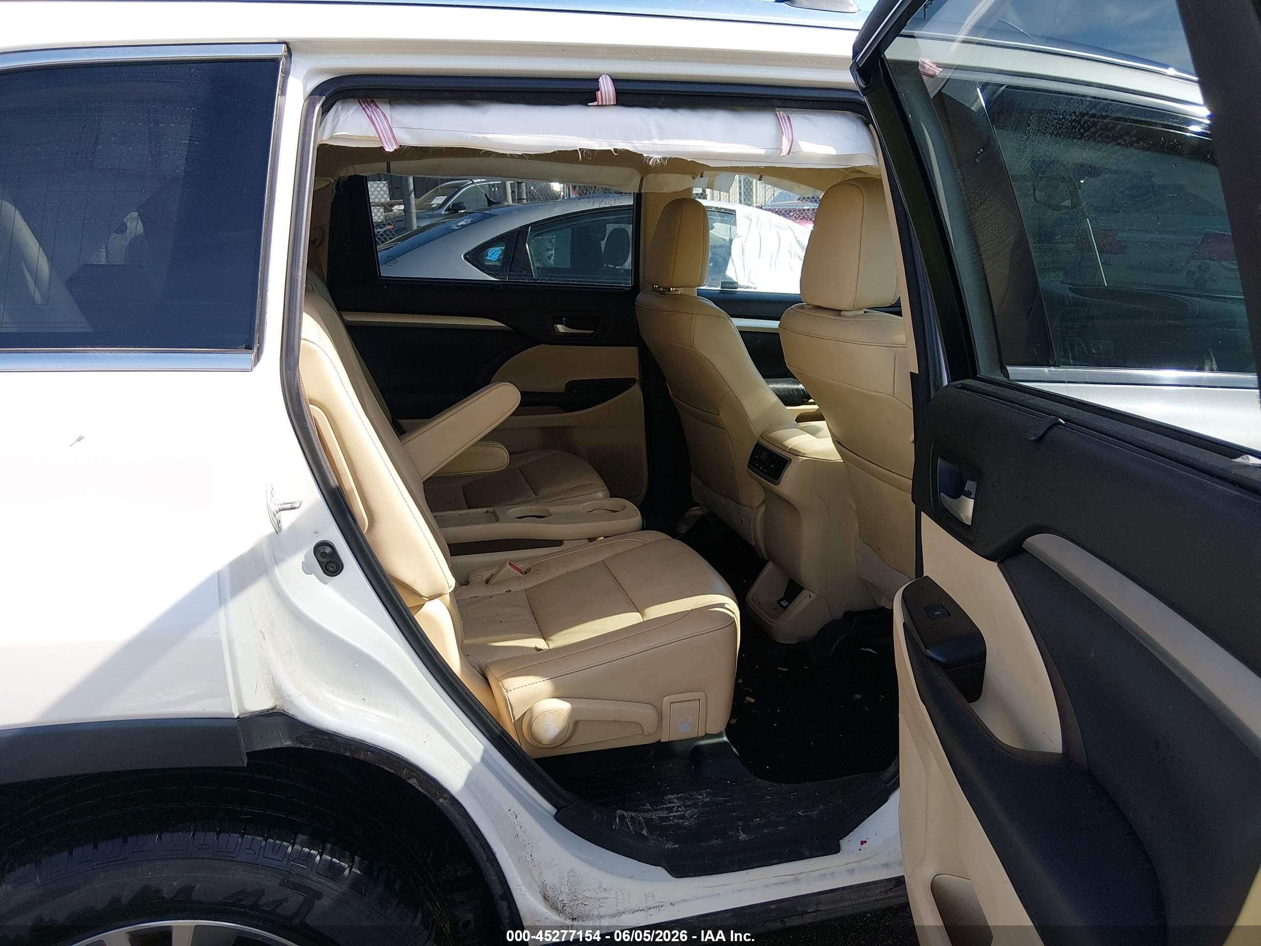 2015 Toyota Highlander Xle V6 White vin: 5TDJKRFH8FS207421