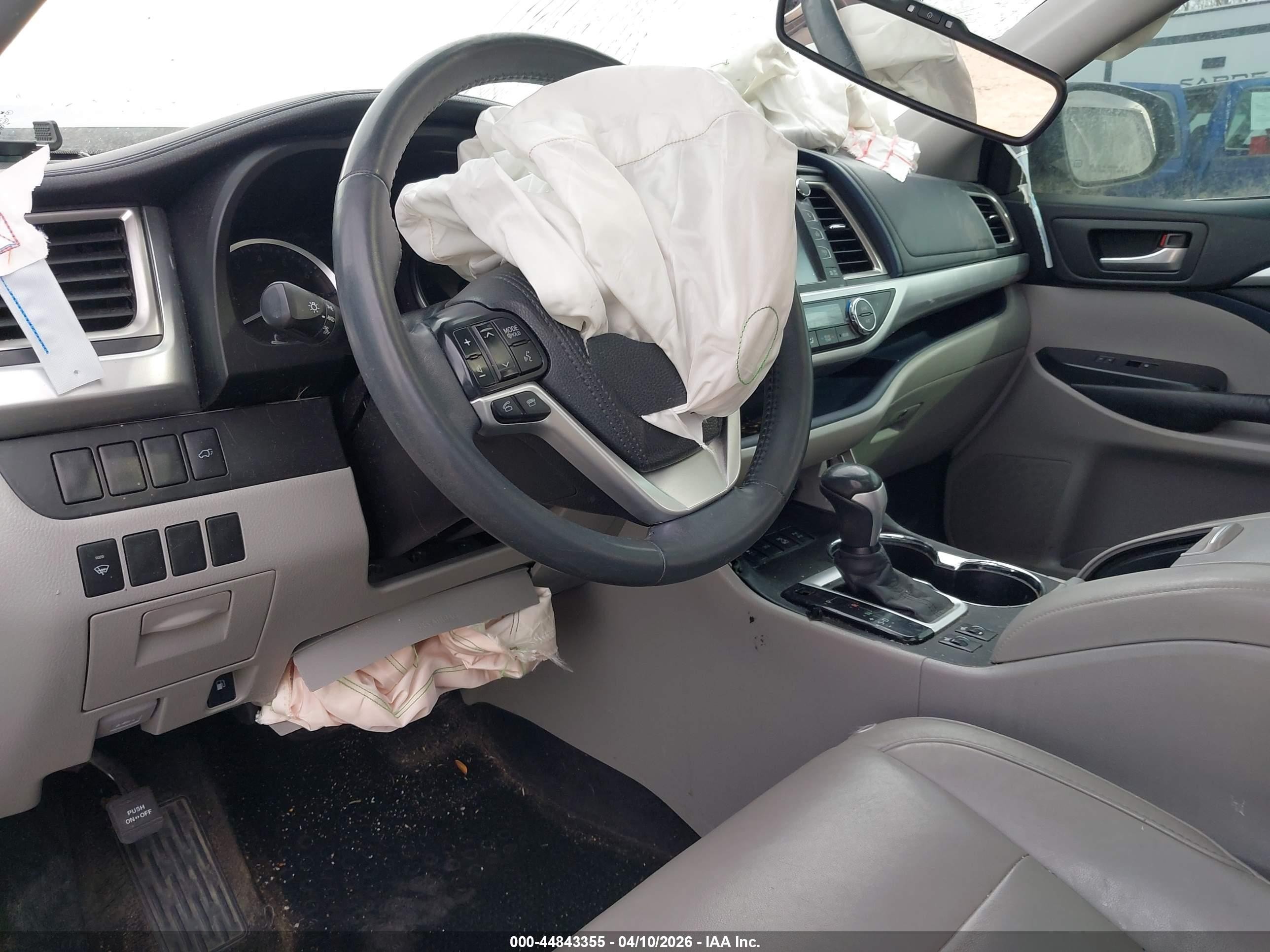 2015 Toyota Highlander Xle V6 Silver vin: 5TDJKRFH8FS213042