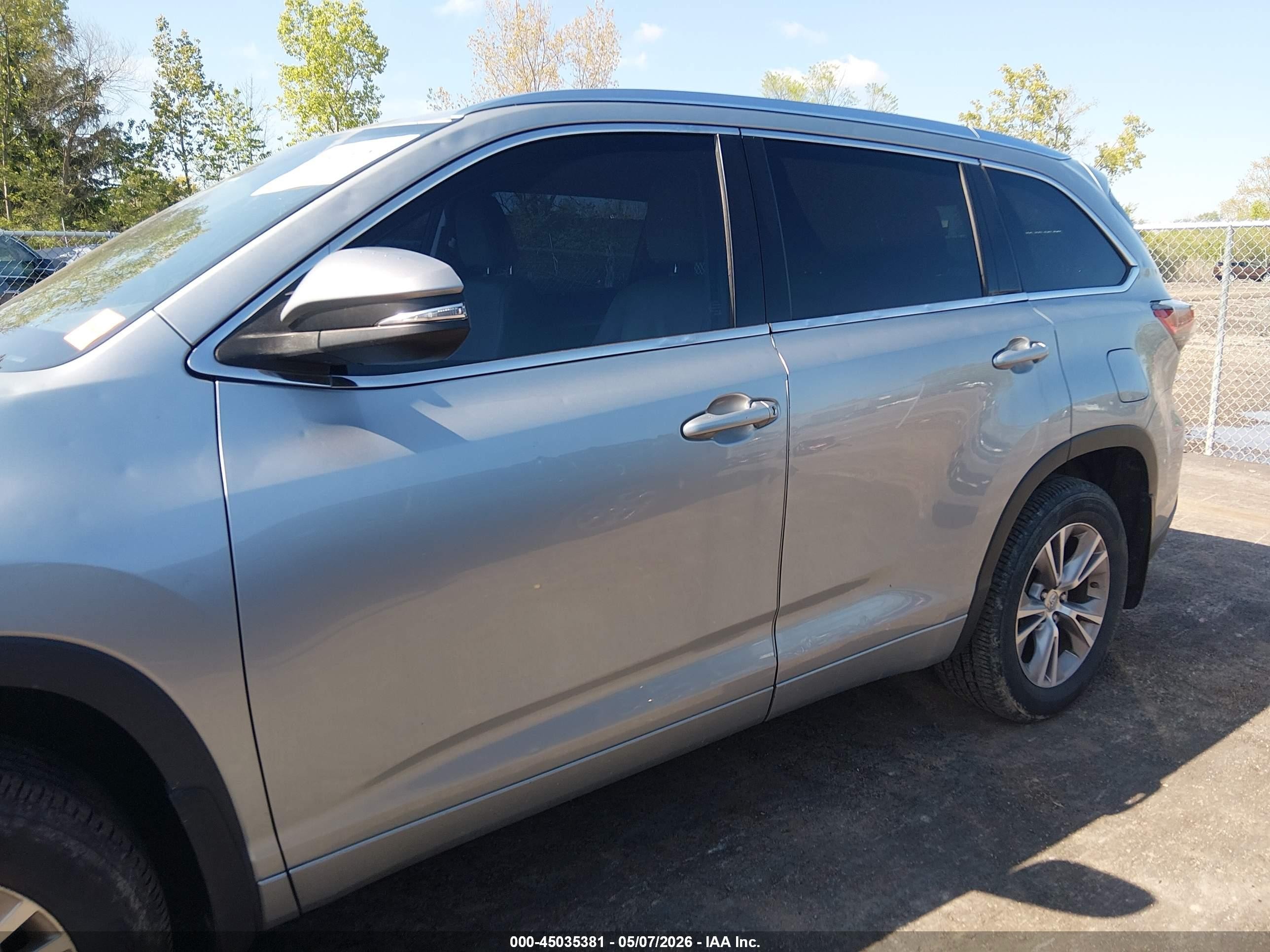 2014 Toyota Highlander Xle V6 Серебряный vin: 5TDJKRFH9ES012667