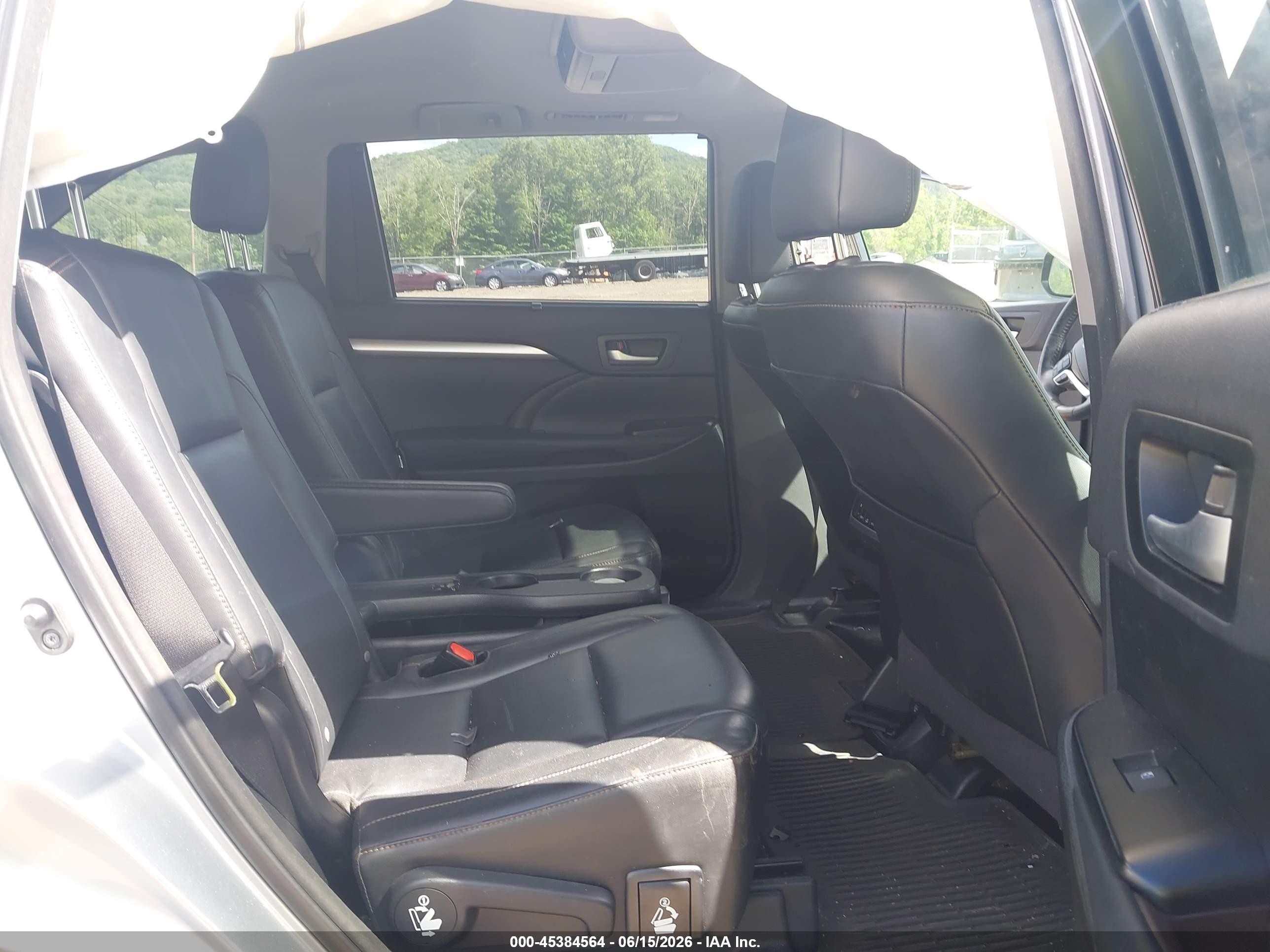 2015 Toyota Highlander Xle V6 Silver vin: 5TDJKRFH9FS095213