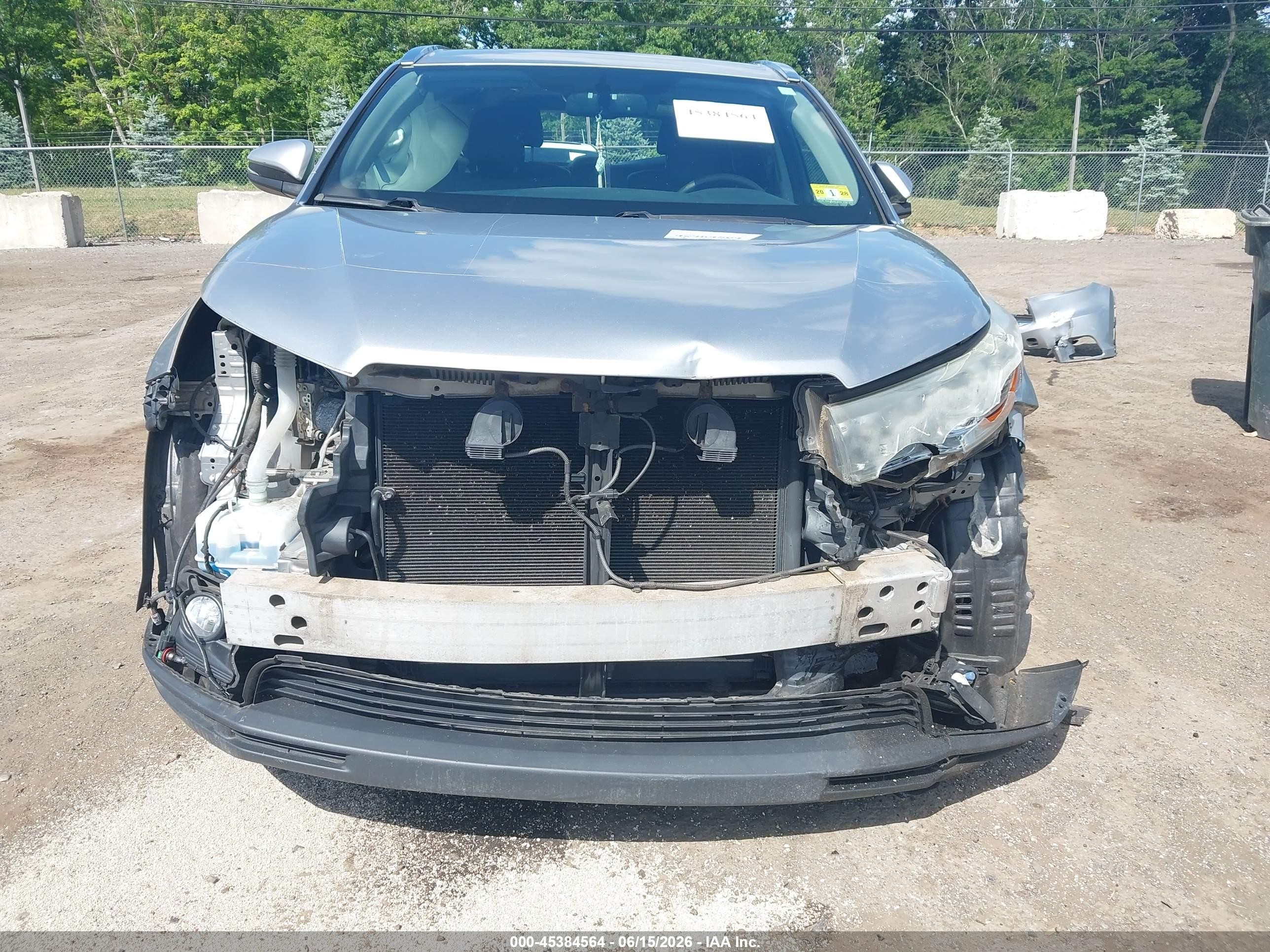 2015 Toyota Highlander Xle V6 Silver vin: 5TDJKRFH9FS095213