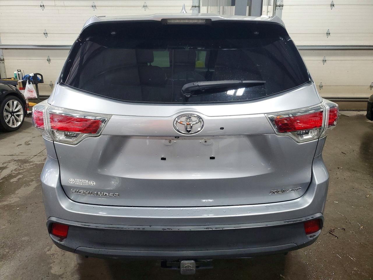 2015 Toyota Highlander Xle Серебряный vin: 5TDJKRFH9FS123334