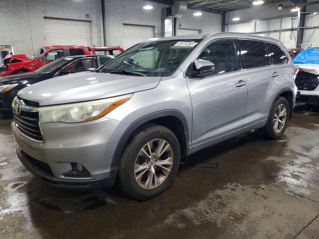 2015 Toyota Highlander Xle Серебряный vin: 5TDJKRFH9FS123334