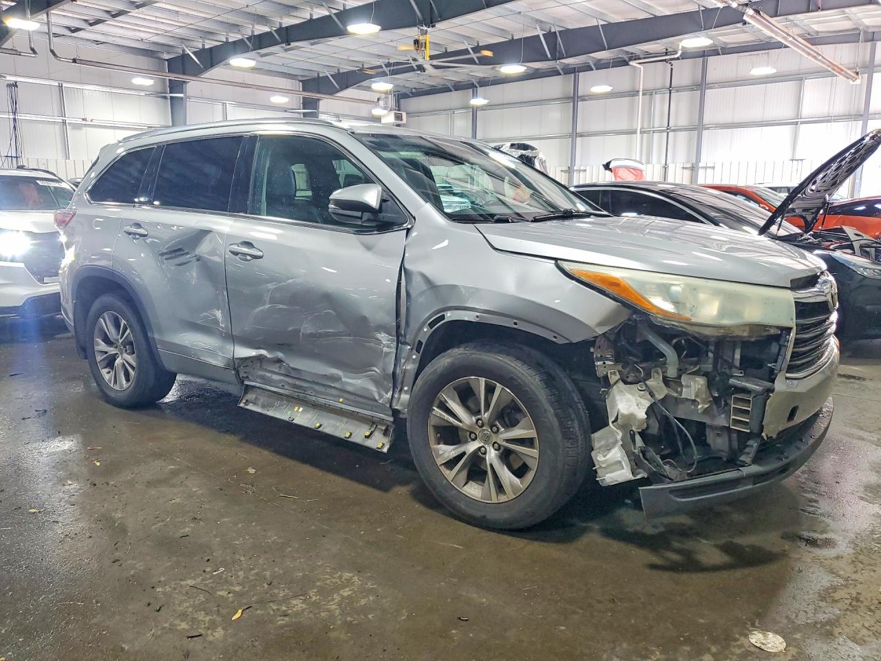 2015 Toyota Highlander Xle Серебряный vin: 5TDJKRFH9FS123334