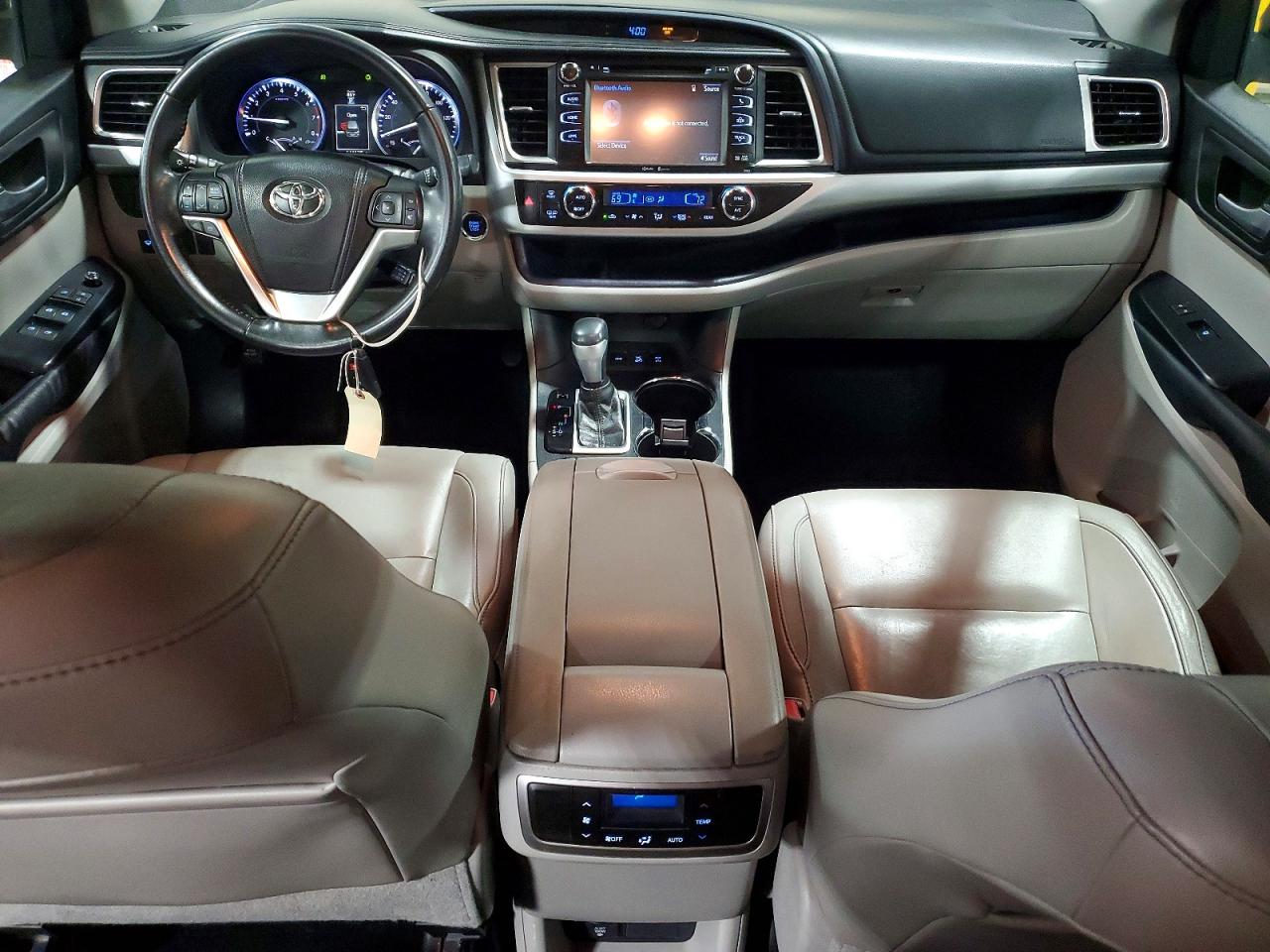 2015 Toyota Highlander Xle Серебряный vin: 5TDJKRFH9FS123334