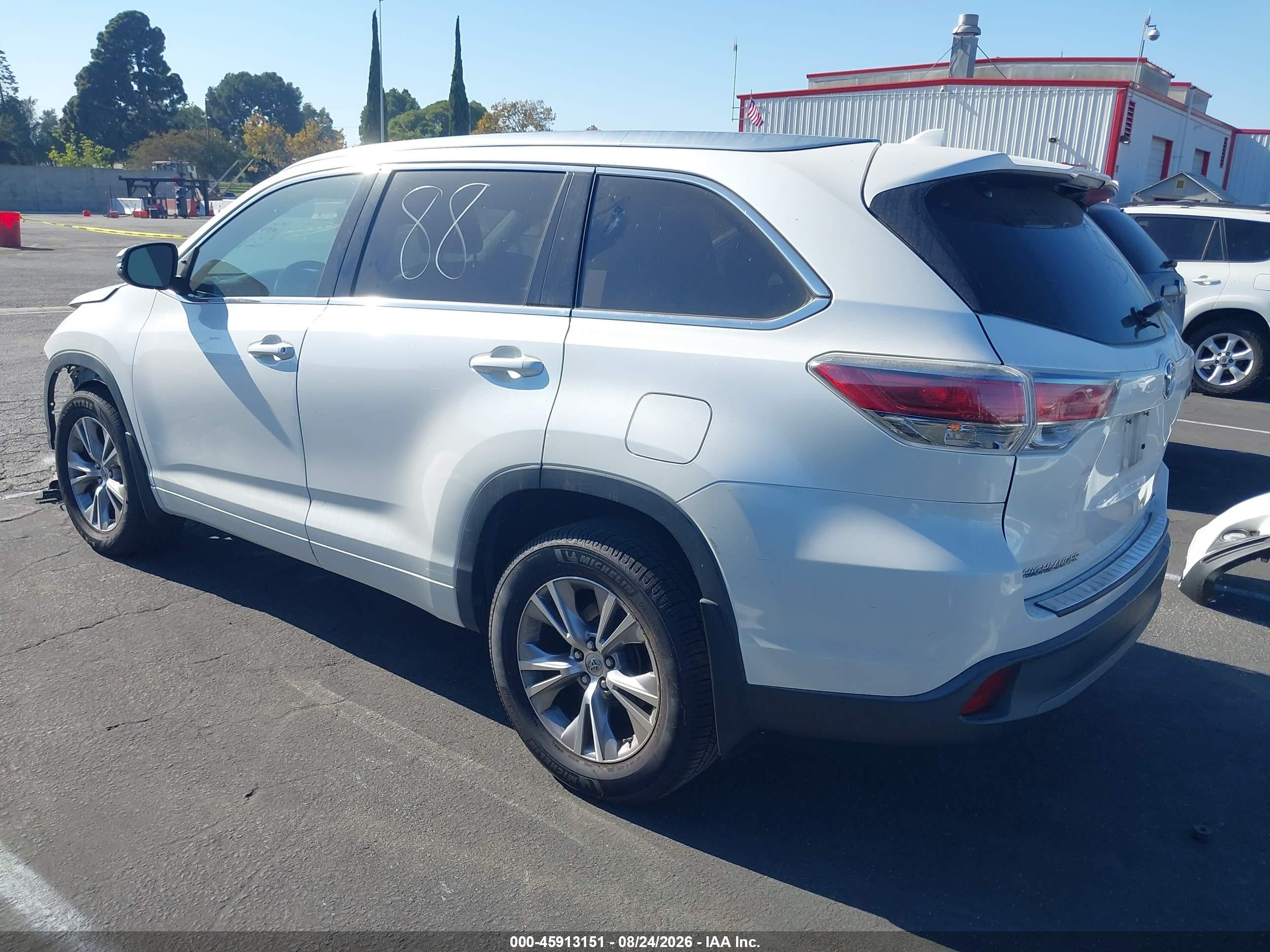 2015 Toyota Highlander Xle V6 White vin: 5TDJKRFH9FS180889