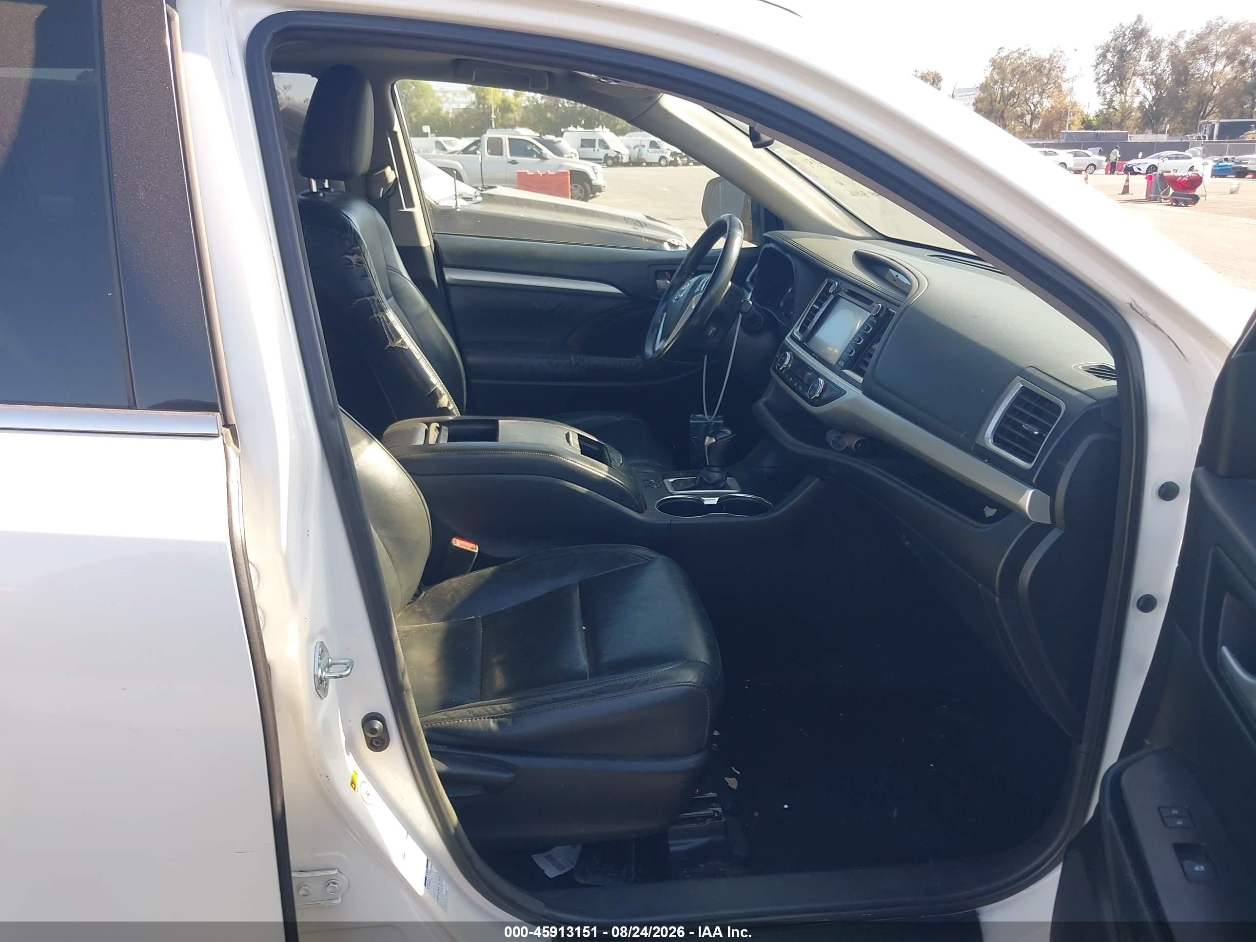 2015 Toyota Highlander Xle V6 White vin: 5TDJKRFH9FS180889