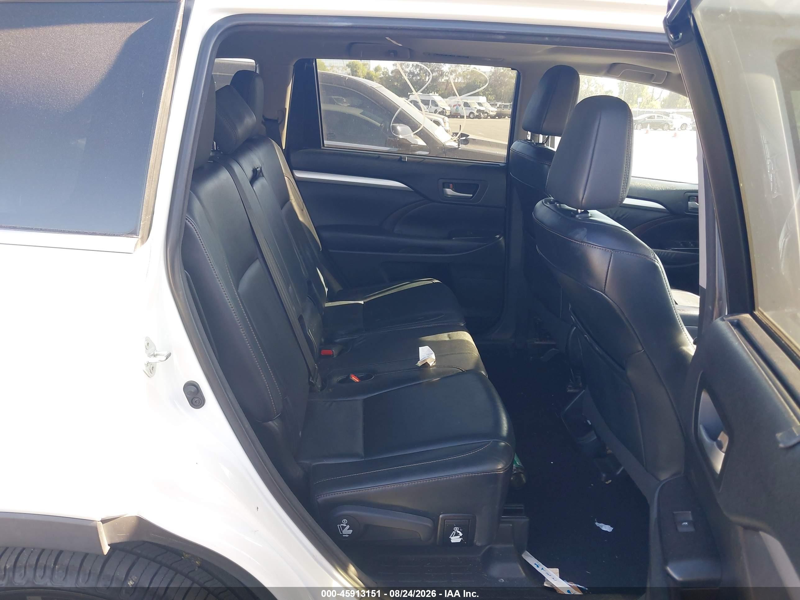 2015 Toyota Highlander Xle V6 White vin: 5TDJKRFH9FS180889