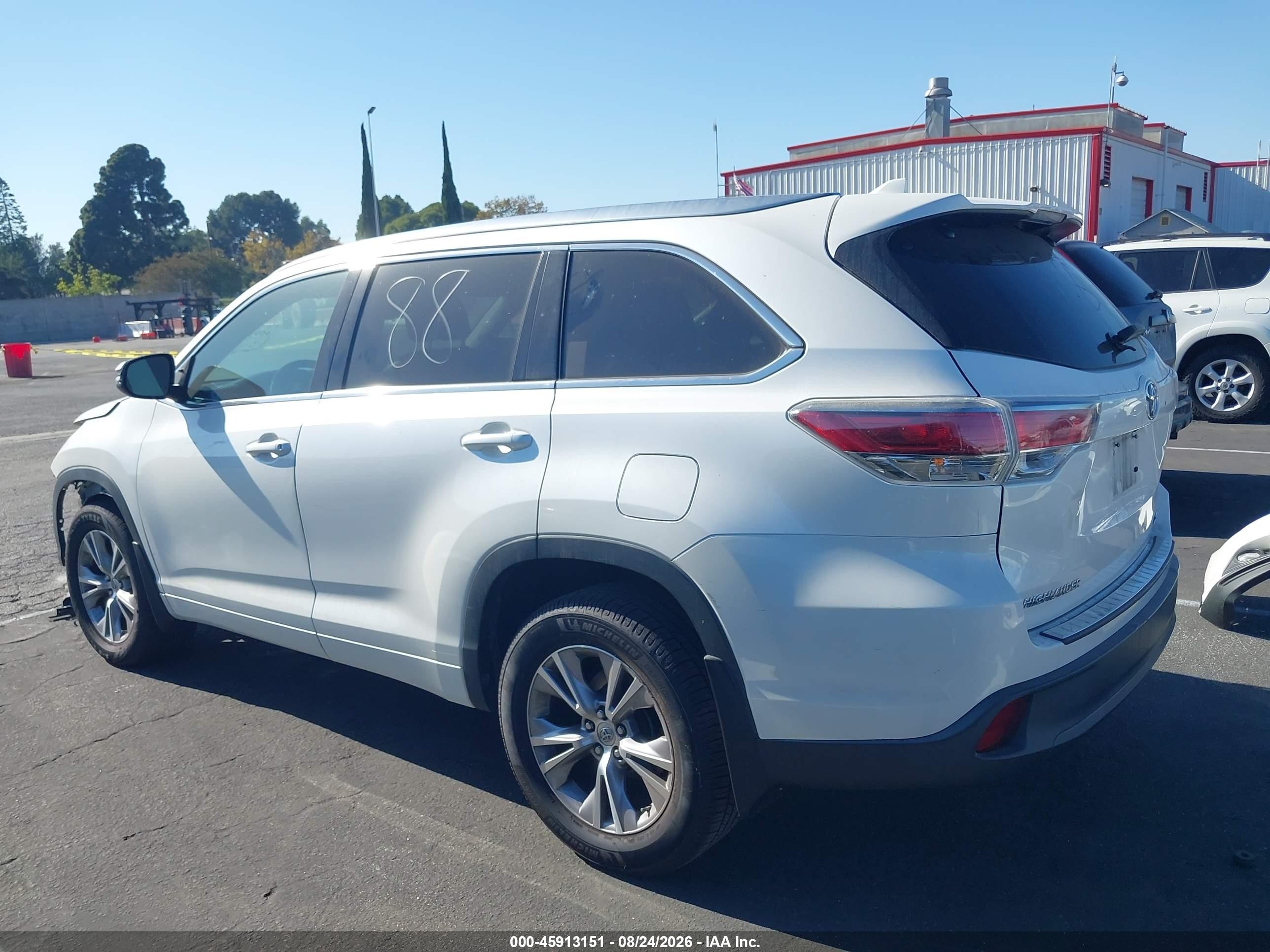 2015 Toyota Highlander Xle V6 White vin: 5TDJKRFH9FS180889