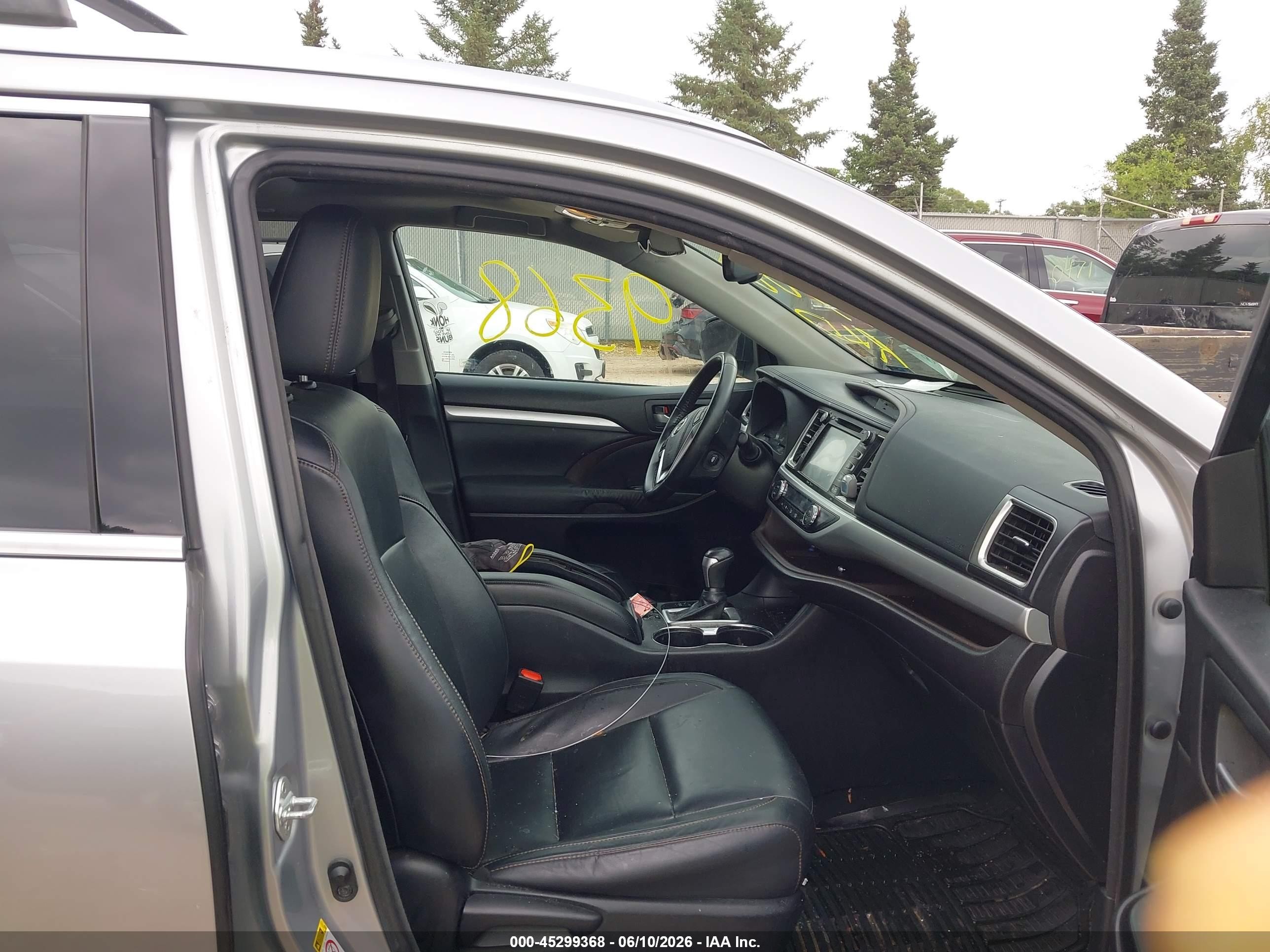 2015 Toyota Highlander Xle V6 Silver vin: 5TDJKRFH9FS182559
