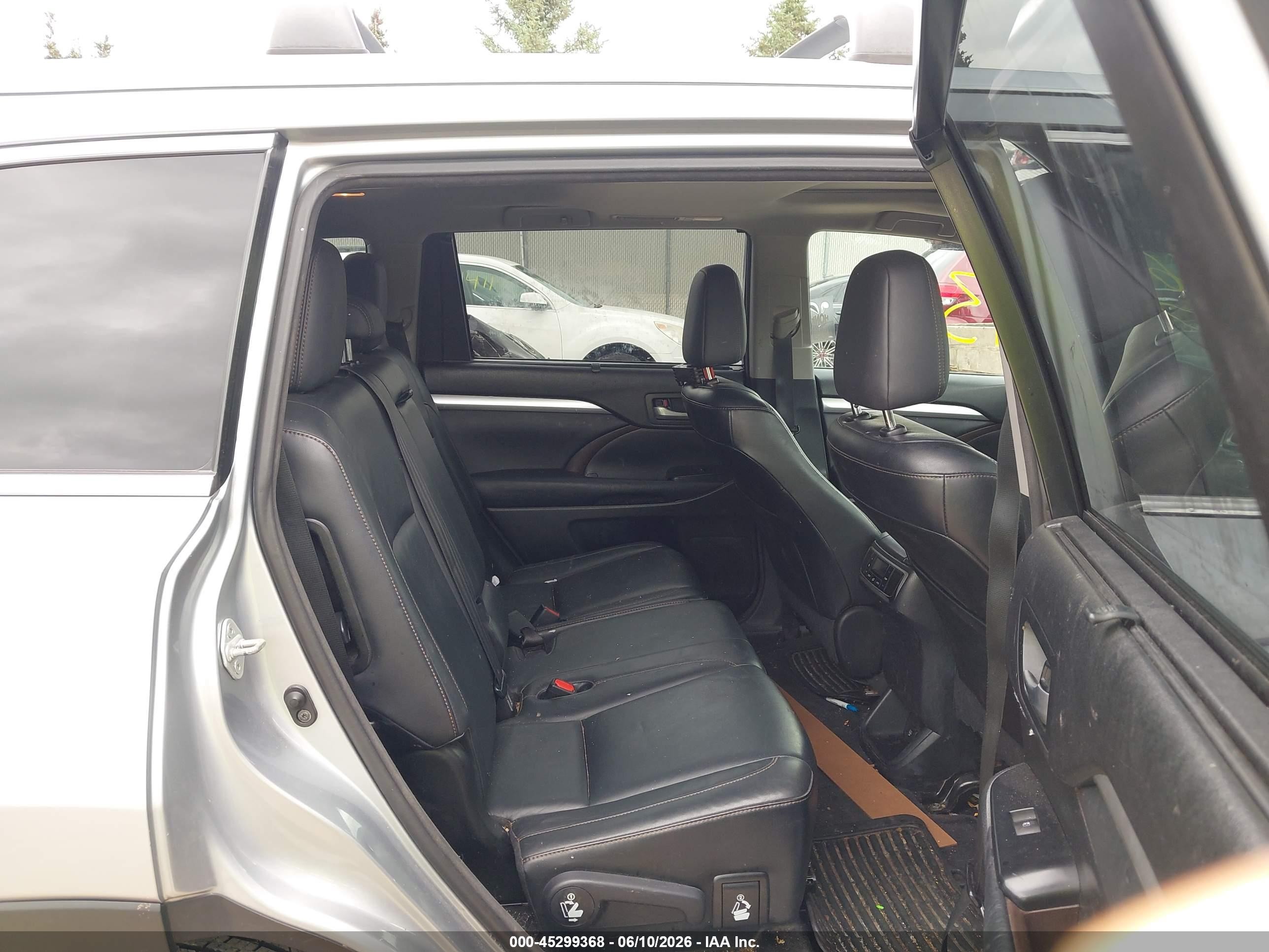 2015 Toyota Highlander Xle V6 Silver vin: 5TDJKRFH9FS182559